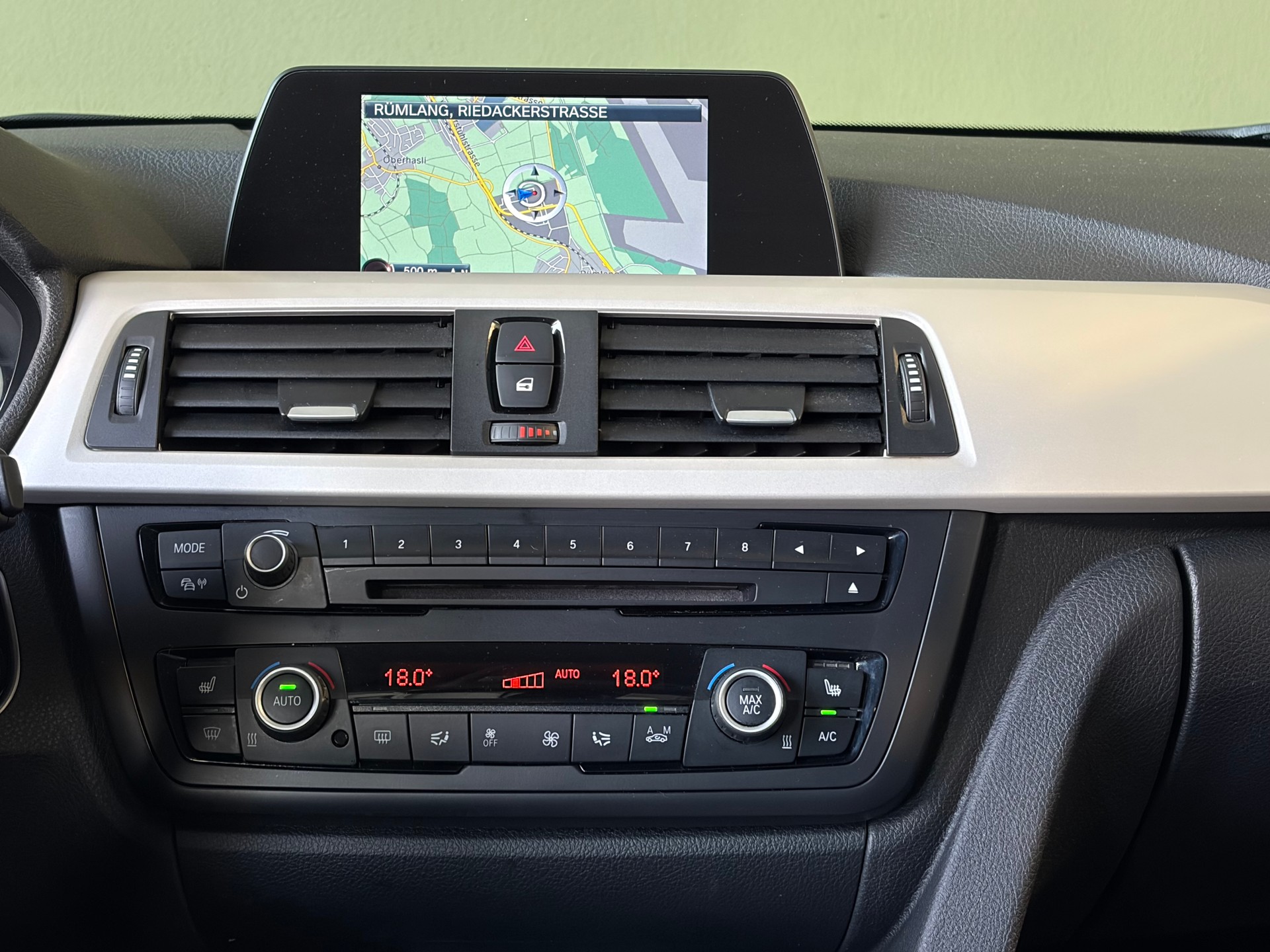 BMW 330d xDrive Touring Steptronic *CH-Fahrzeug*Ab MFK*-image-8