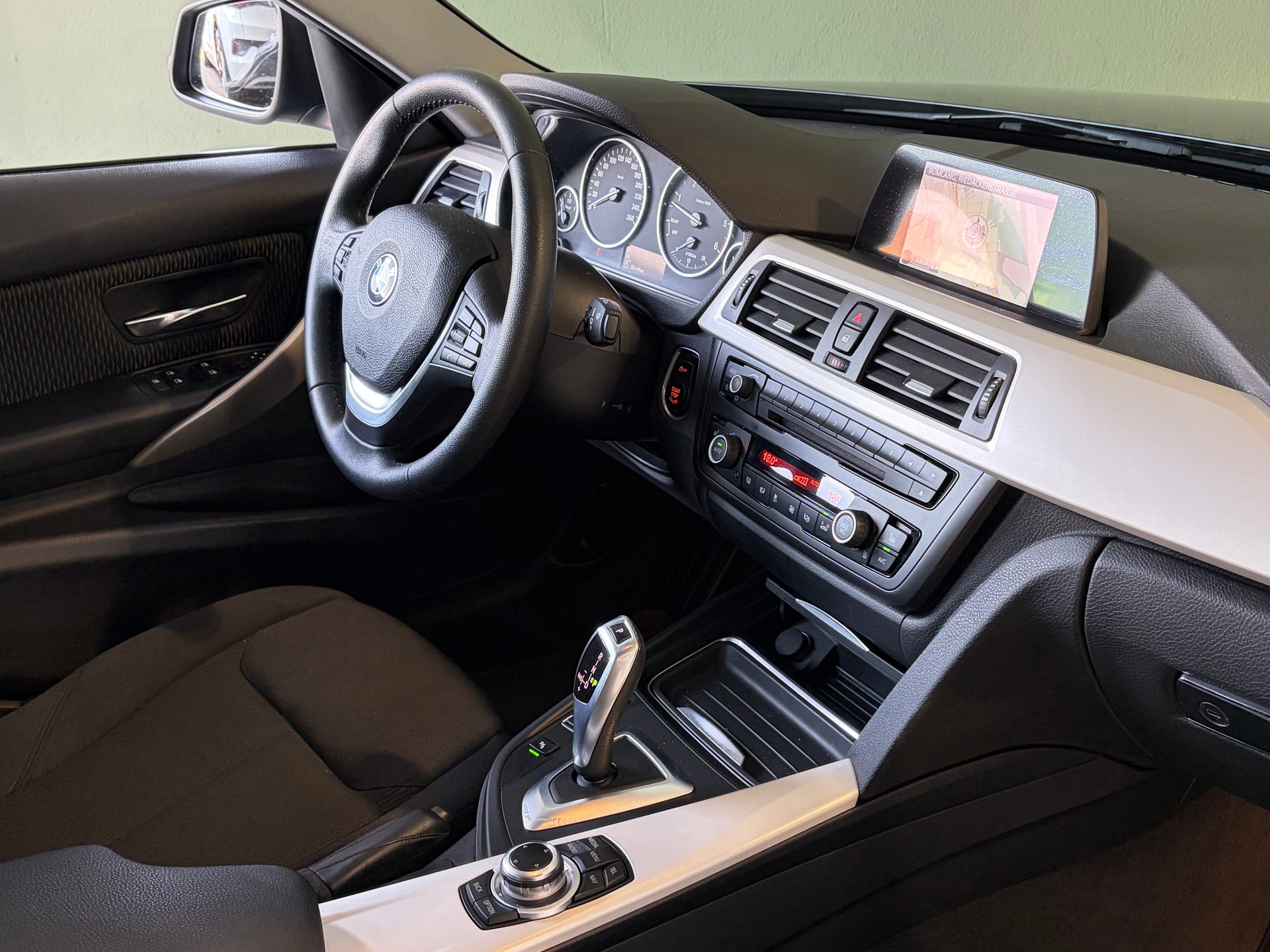 BMW 330d xDrive Touring Steptronic *CH-Fahrzeug*Ab MFK*-image-14