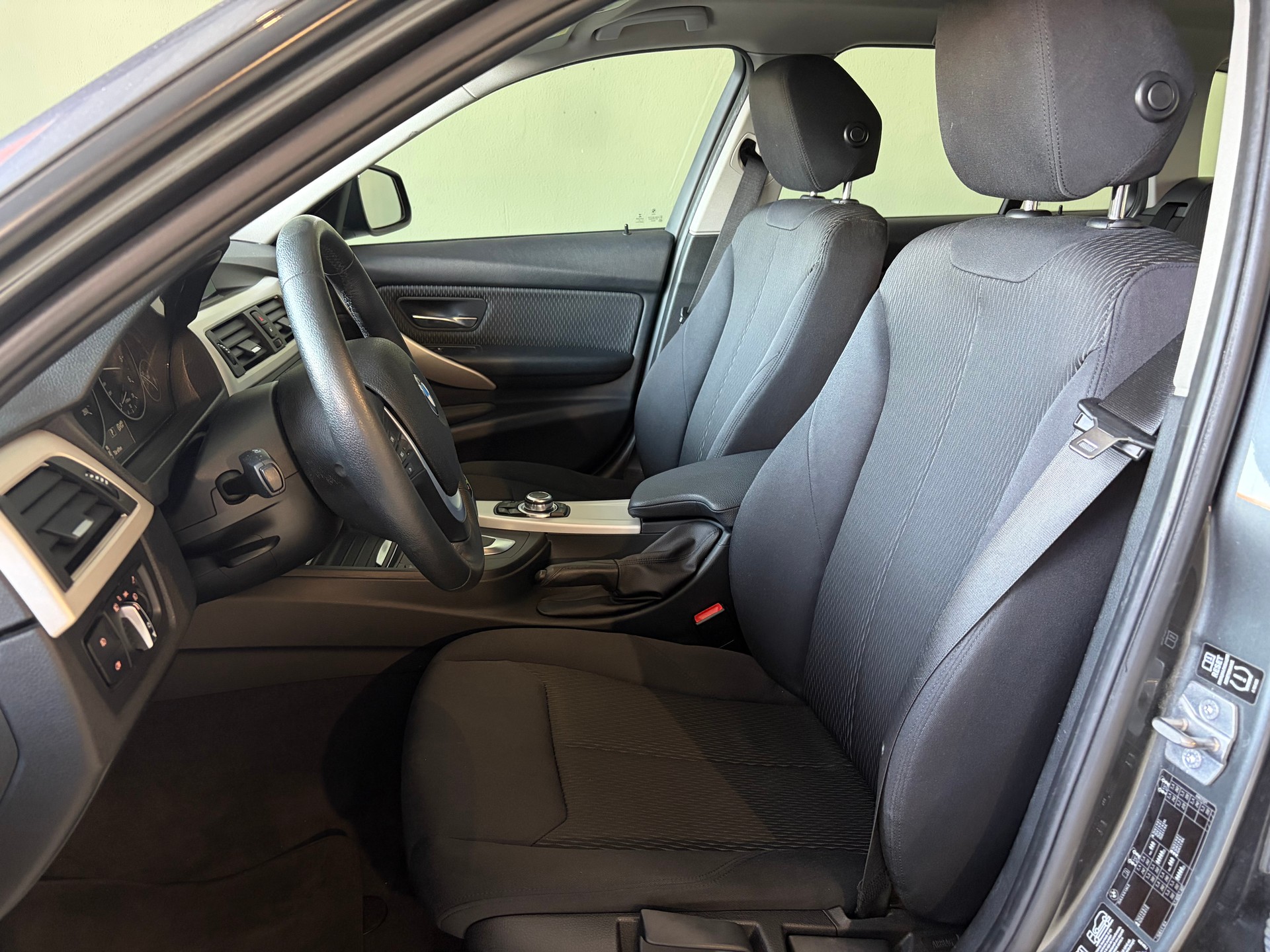 BMW 330d xDrive Touring Steptronic *CH-Fahrzeug*Ab MFK*-image-9