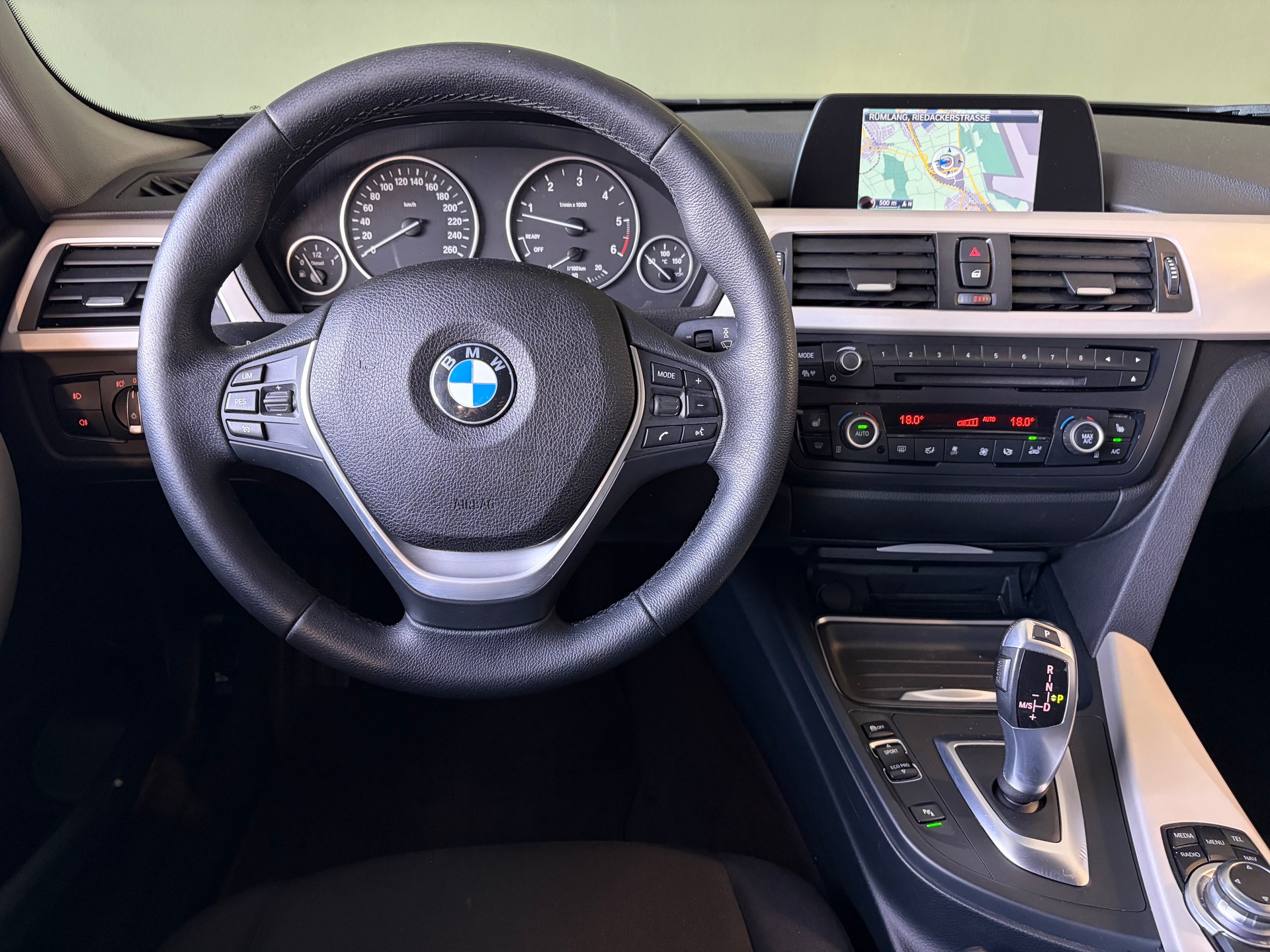 BMW 330d xDrive Touring Steptronic *CH-Fahrzeug*Ab MFK*-image-6