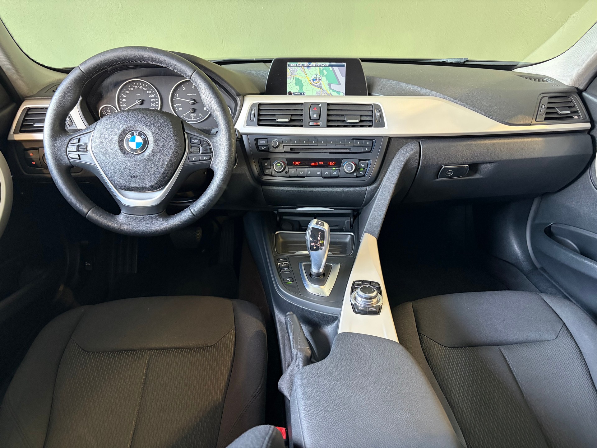 BMW 330d xDrive Touring Steptronic *CH-Fahrzeug*Ab MFK*-image-5