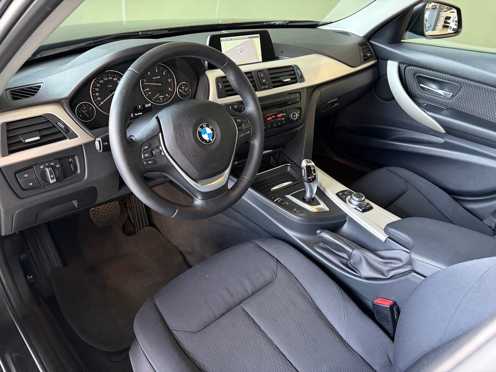 BMW 330d xDrive Touring Steptronic *CH-Fahrzeug*Ab MFK*-image-17