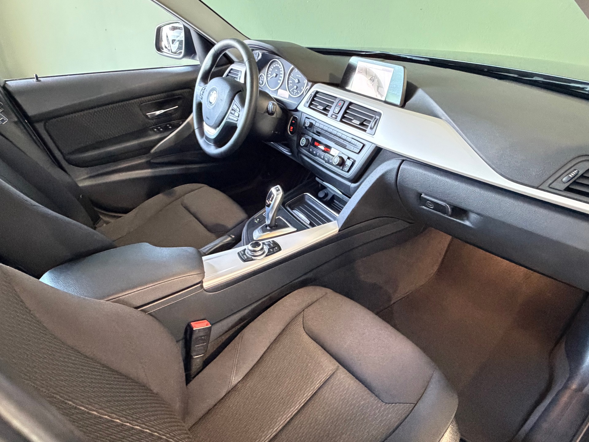 BMW 330d xDrive Touring Steptronic *CH-Fahrzeug*Ab MFK*-image-15