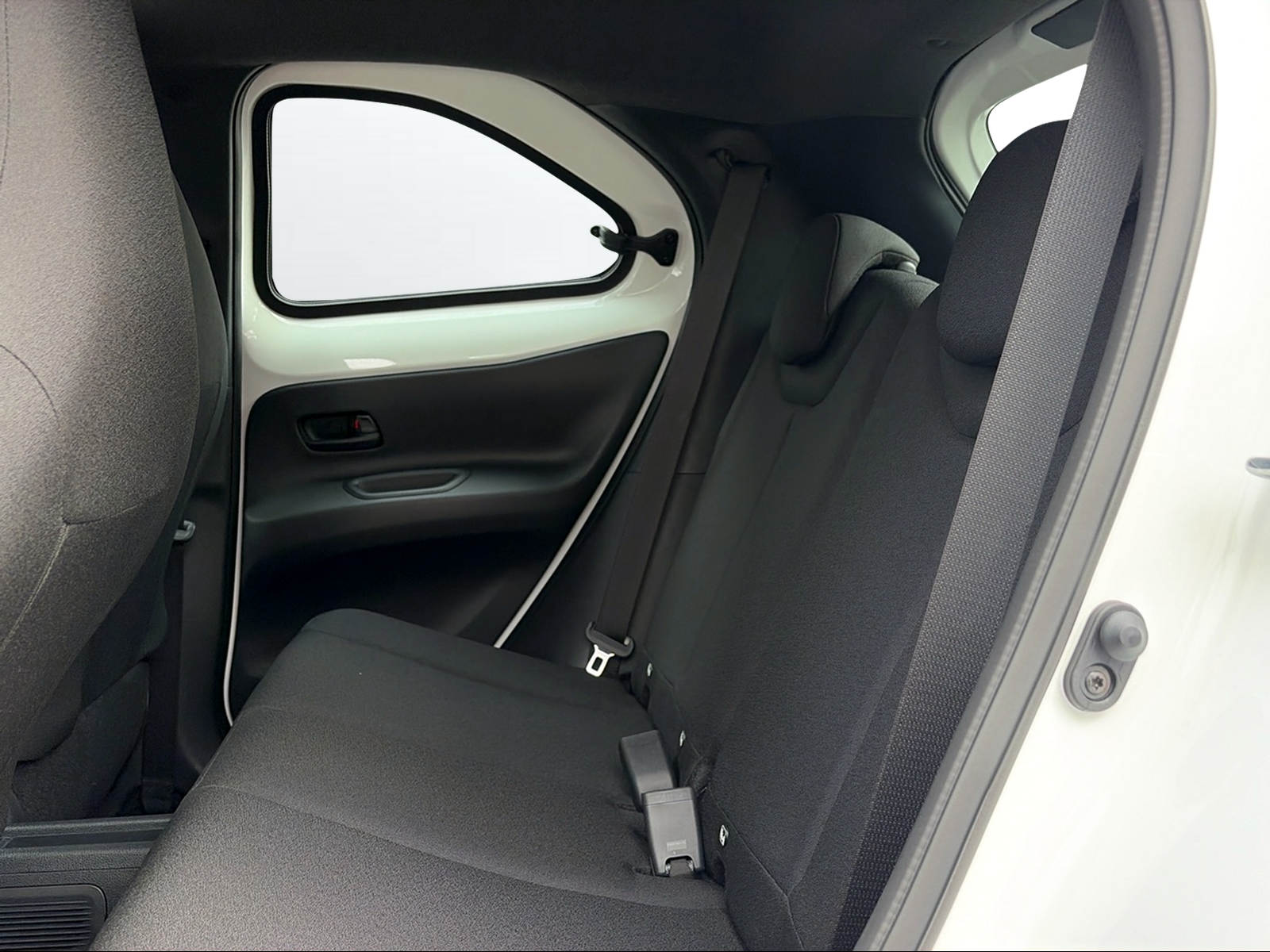 TOYOTA Aygo X 1.5 Comfort e-CVT-image-9
