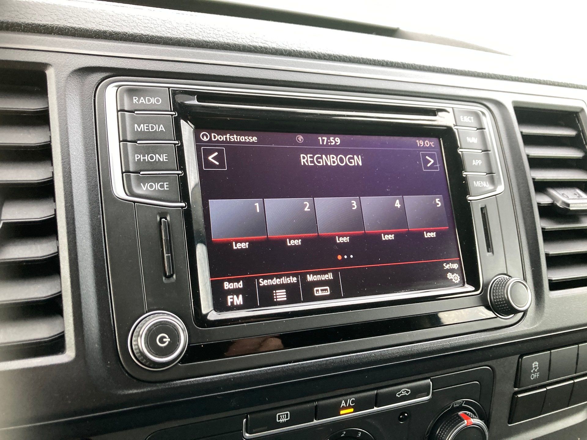 VW T6 2.0 TDI 4Motion DSG-image-13
