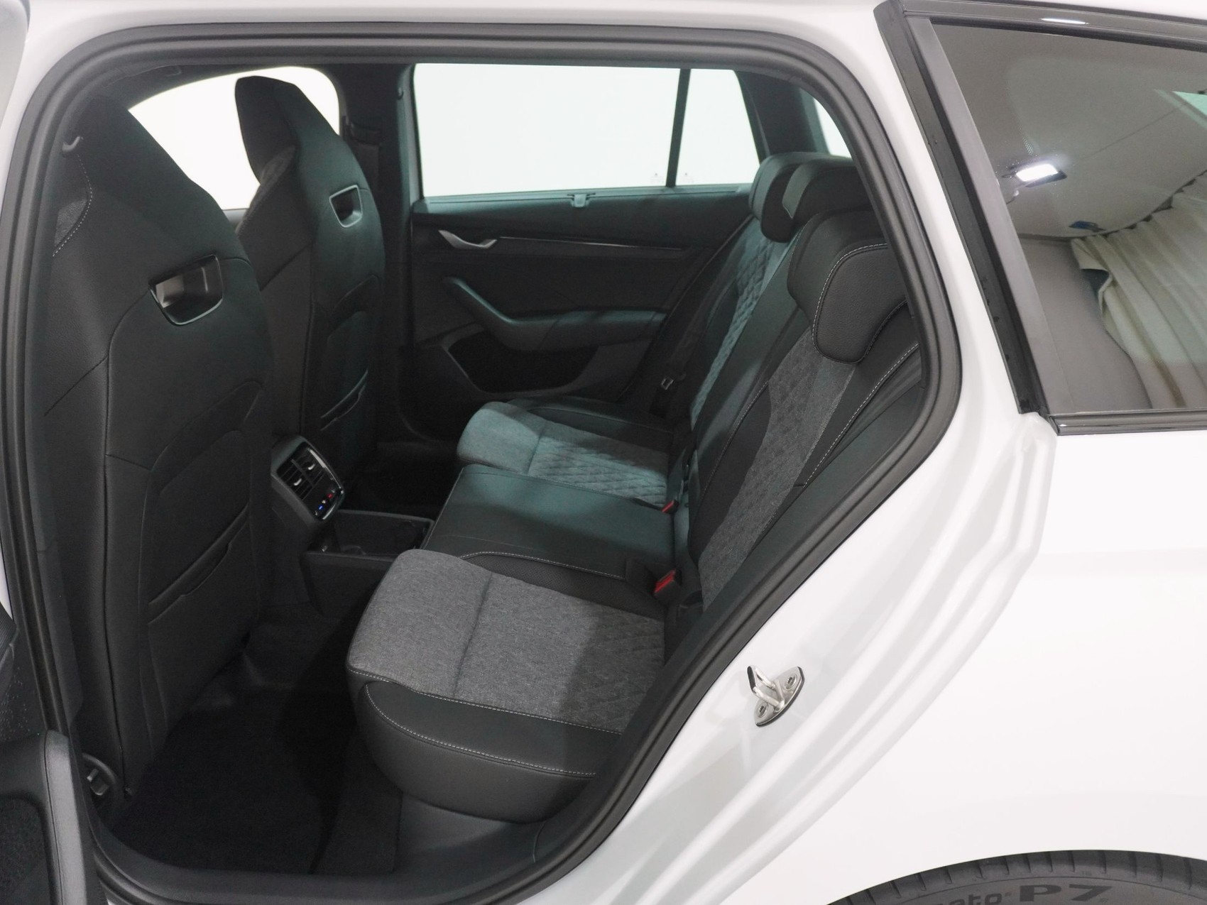 SKODA Octavia 2.0 TSI SportLine 4x4 DSG-image-14