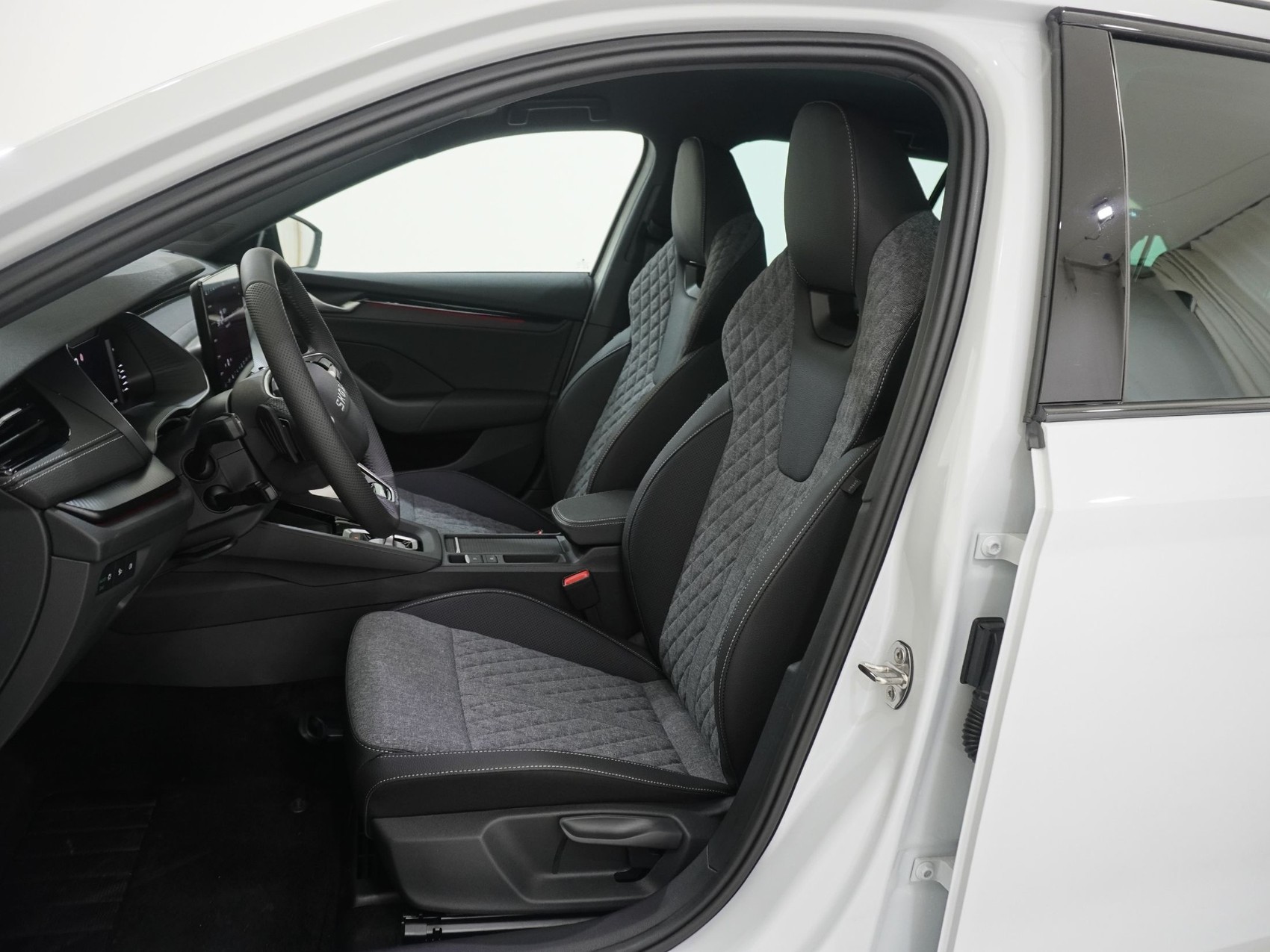 SKODA Octavia 2.0 TSI SportLine 4x4 DSG-image-12