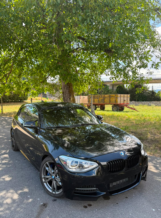 BMW M135i xDrive Steptronic-image-0