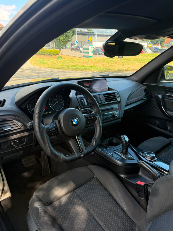 BMW M135i xDrive Steptronic-image-6