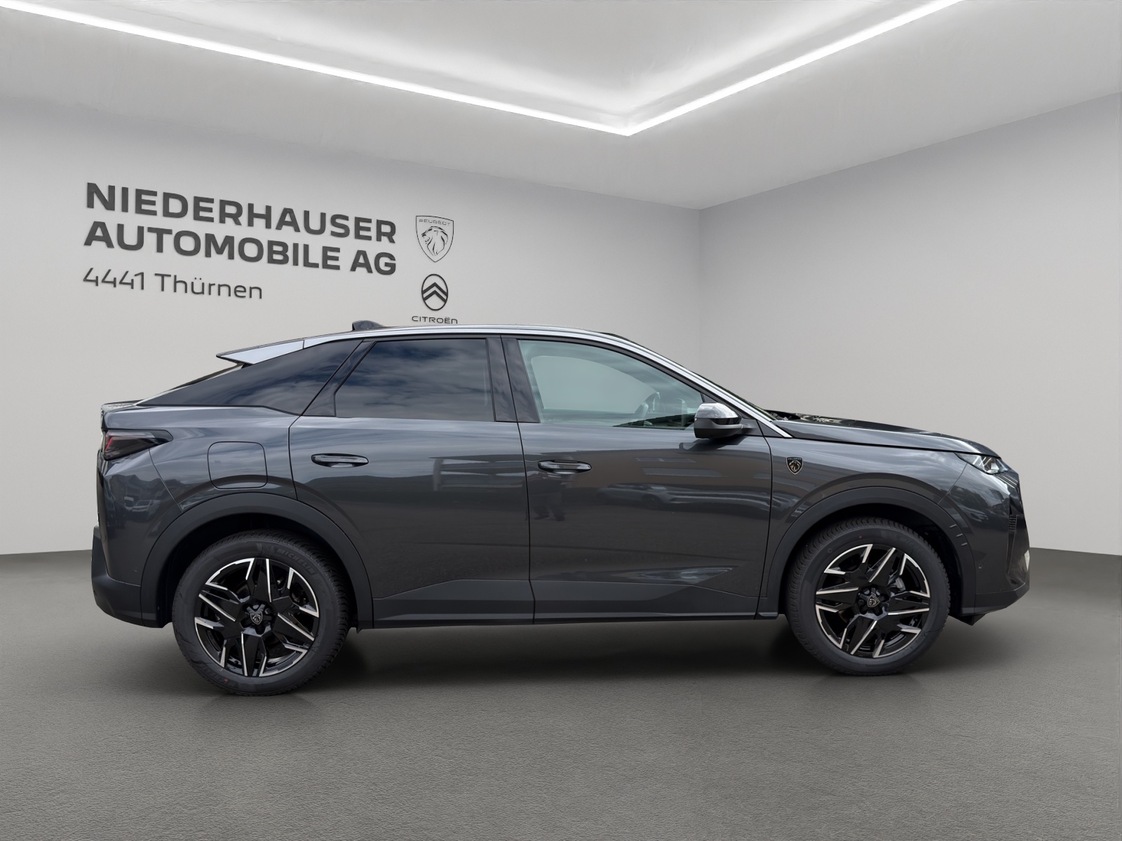 PEUGEOT 3008 1.2 Hybrid GT-showroom-element-1