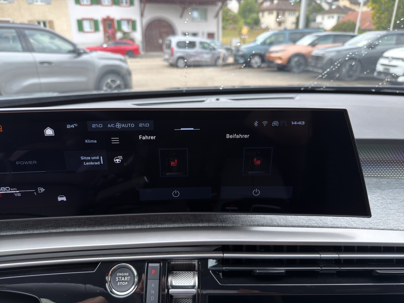 PEUGEOT 3008 1.2 Hybrid GT-image-8