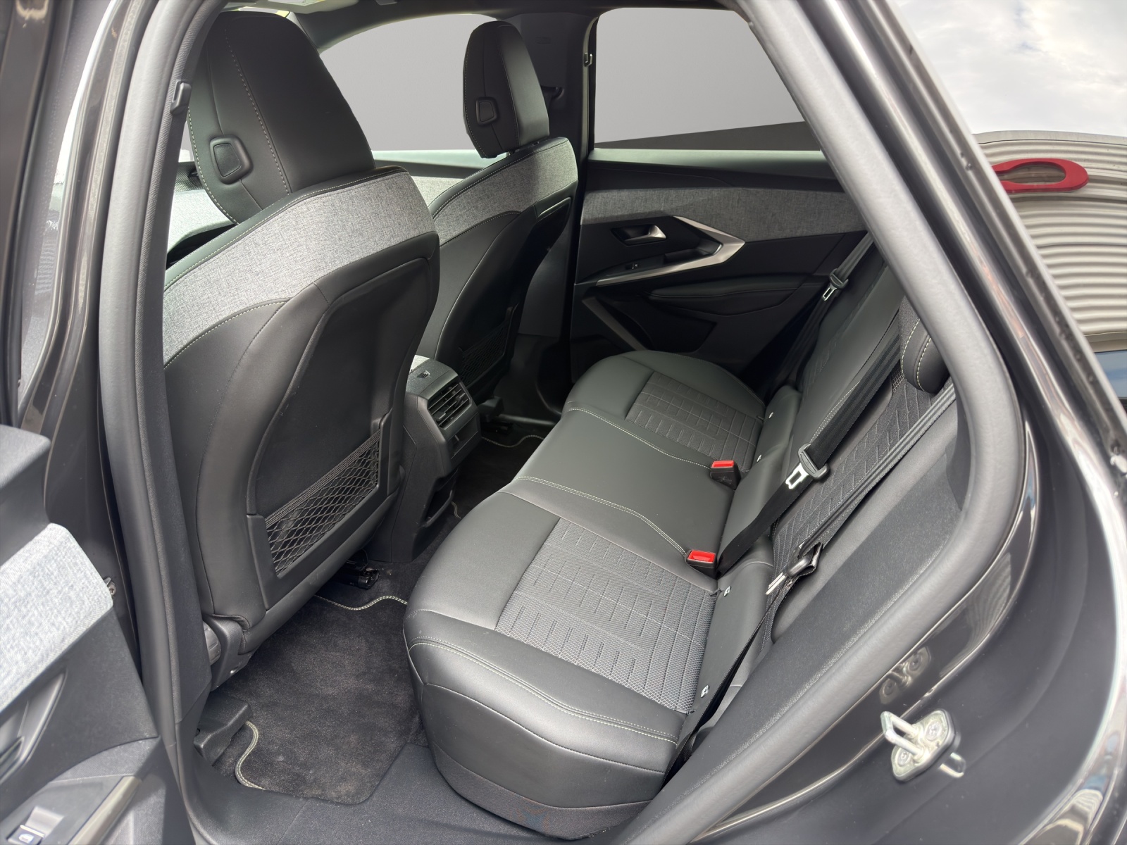 PEUGEOT 3008 1.2 Hybrid GT-image-4