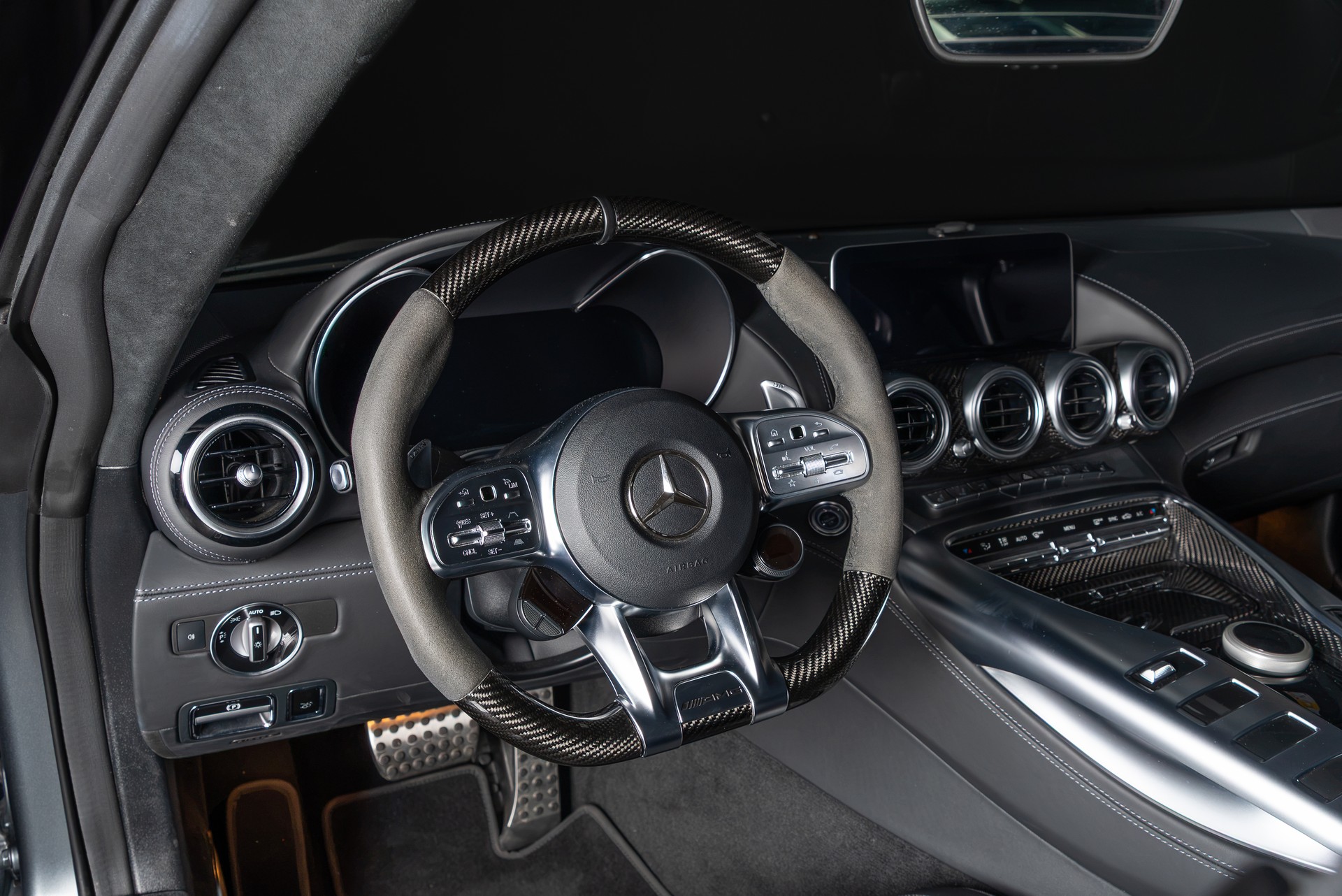 MERCEDES-BENZ AMG GT C Roadster Speedshift DCT-image-9