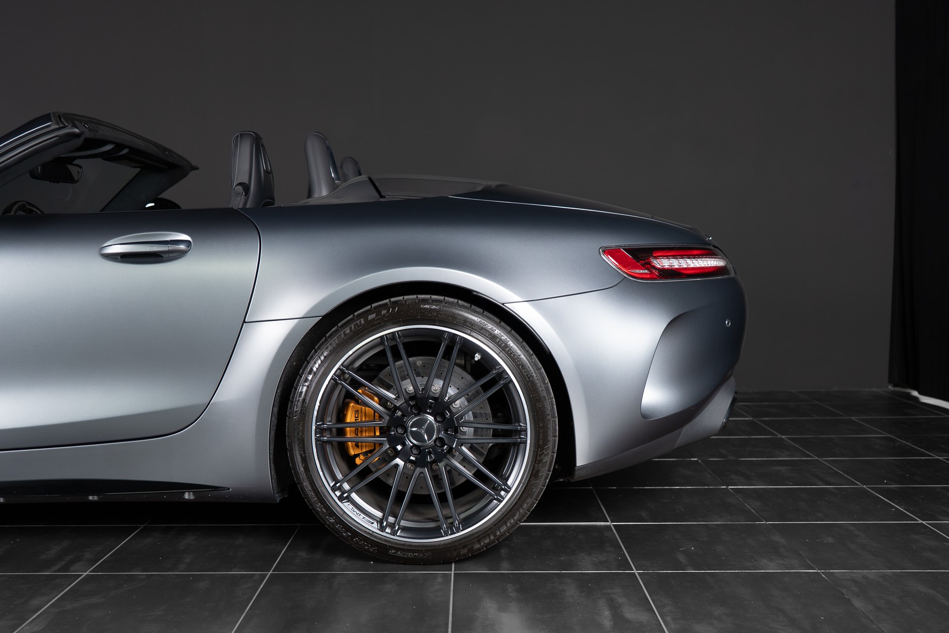 MERCEDES-BENZ AMG GT C Roadster Speedshift DCT-image-5