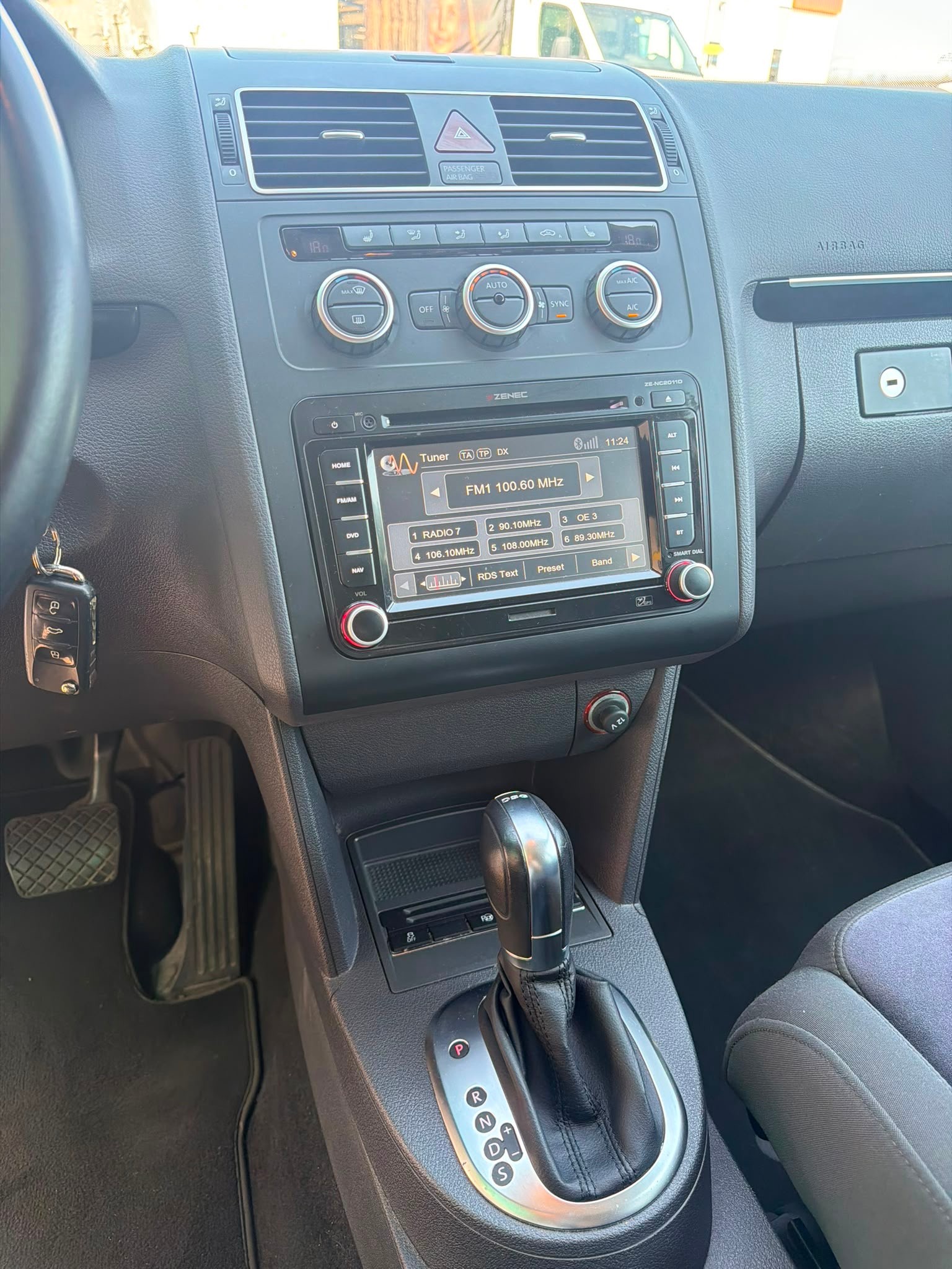 VW Touran 1.4 TSI Team DSG-image-10