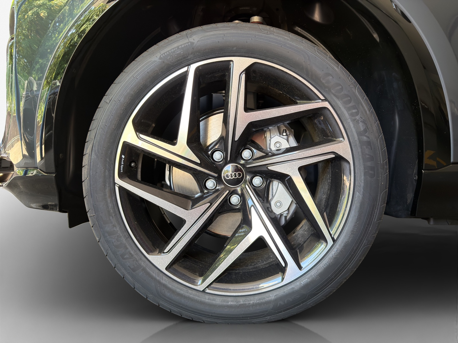 AUDI Q6 e-tron quattro-image-13