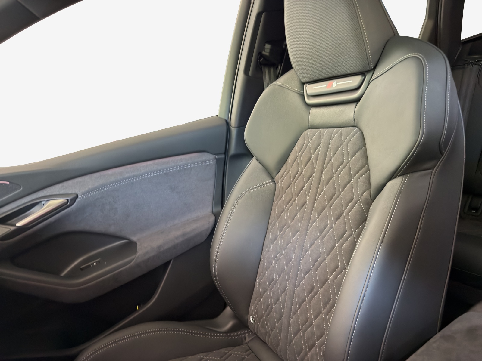 AUDI Q6 e-tron quattro-image-15