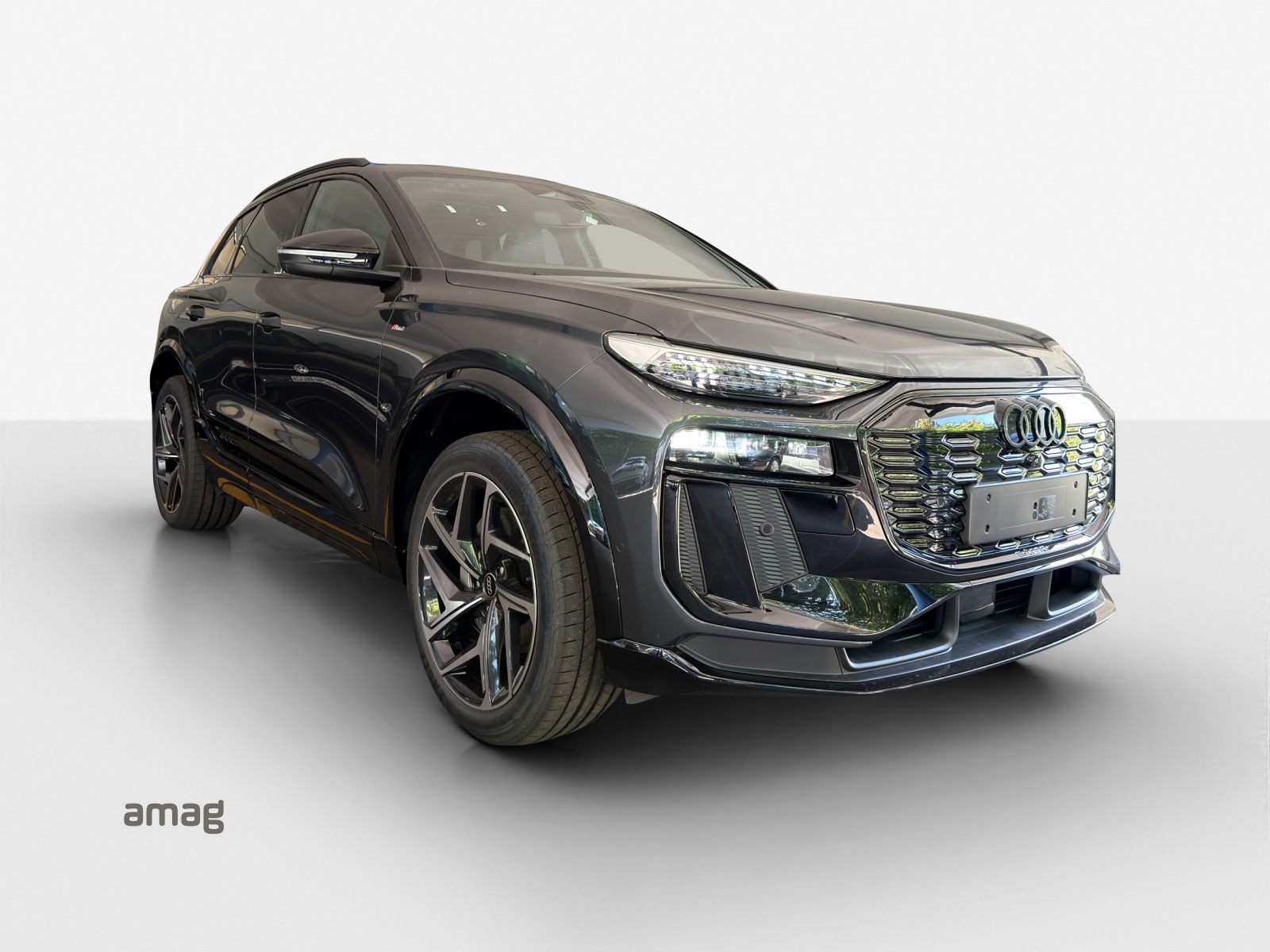 AUDI Q6 e-tron quattro-image-5