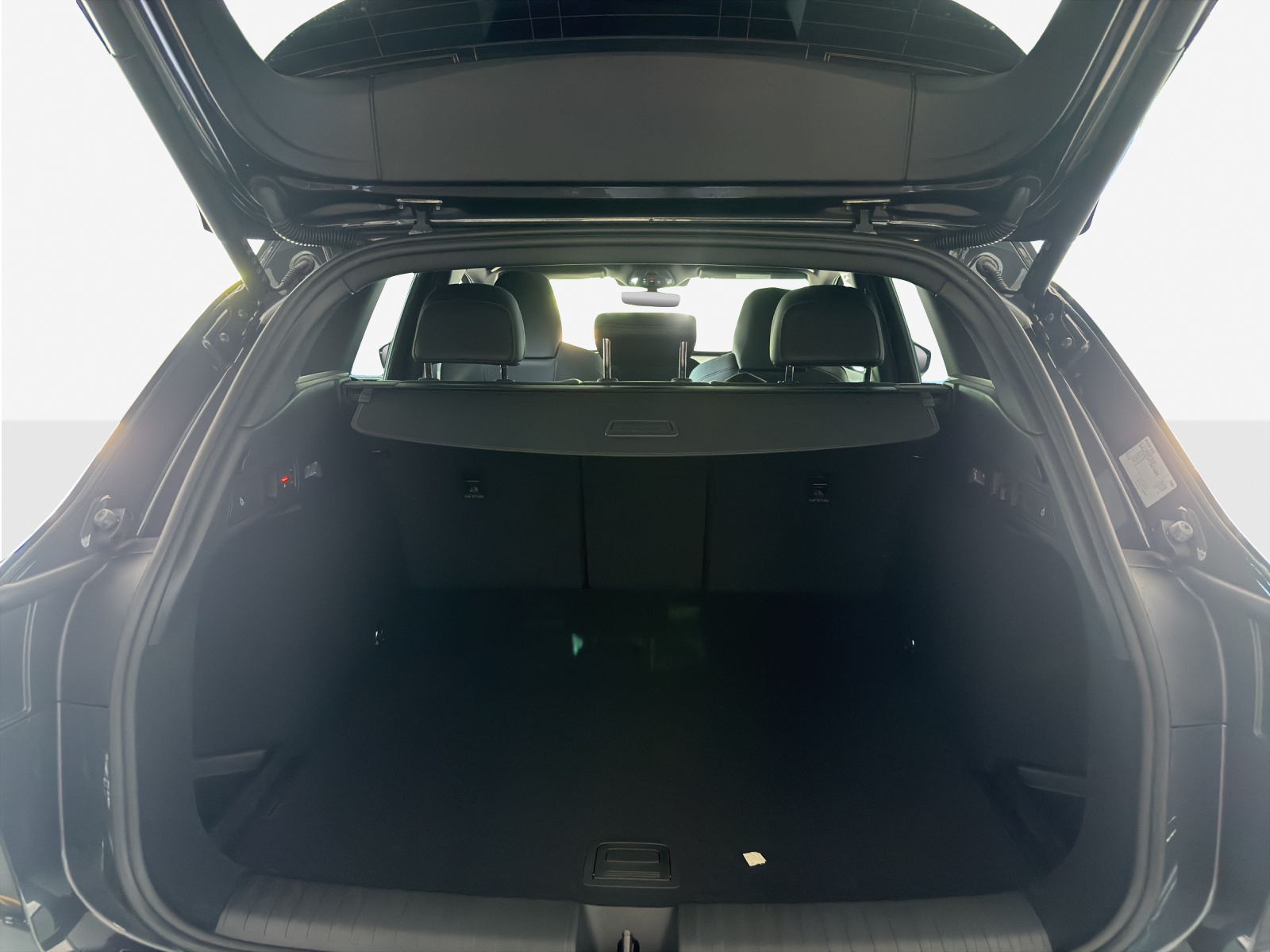 AUDI Q6 e-tron quattro-image-12