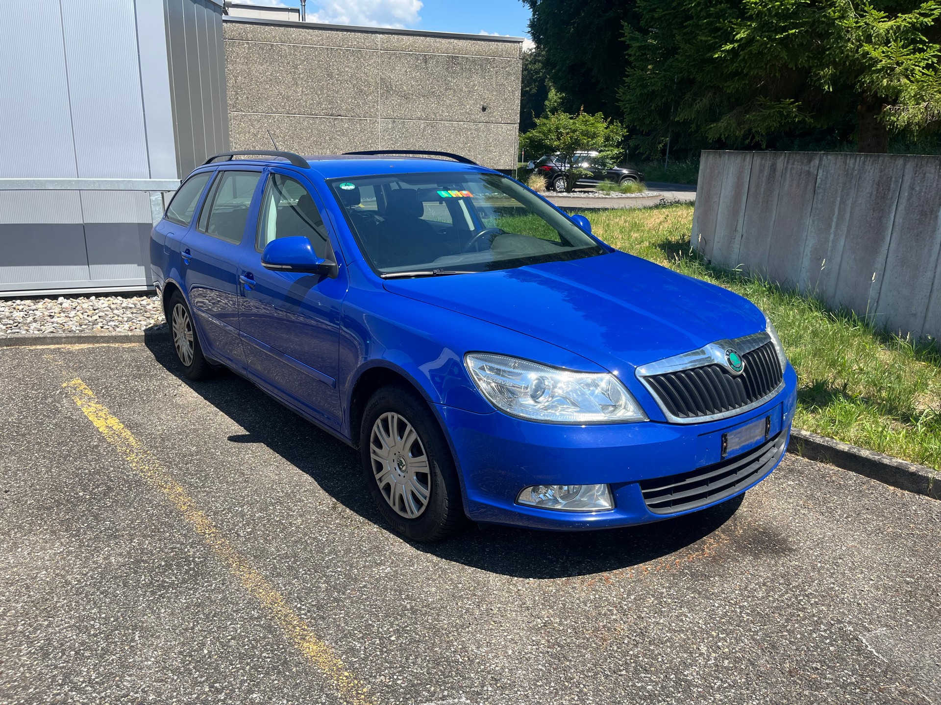 SKODA Octavia Combi 1.6 TDI Ambition 4x4-image-0