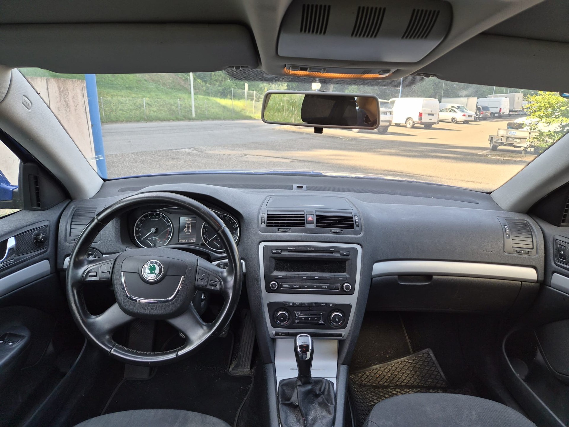 SKODA Octavia Combi 1.6 TDI Ambition 4x4-image-10