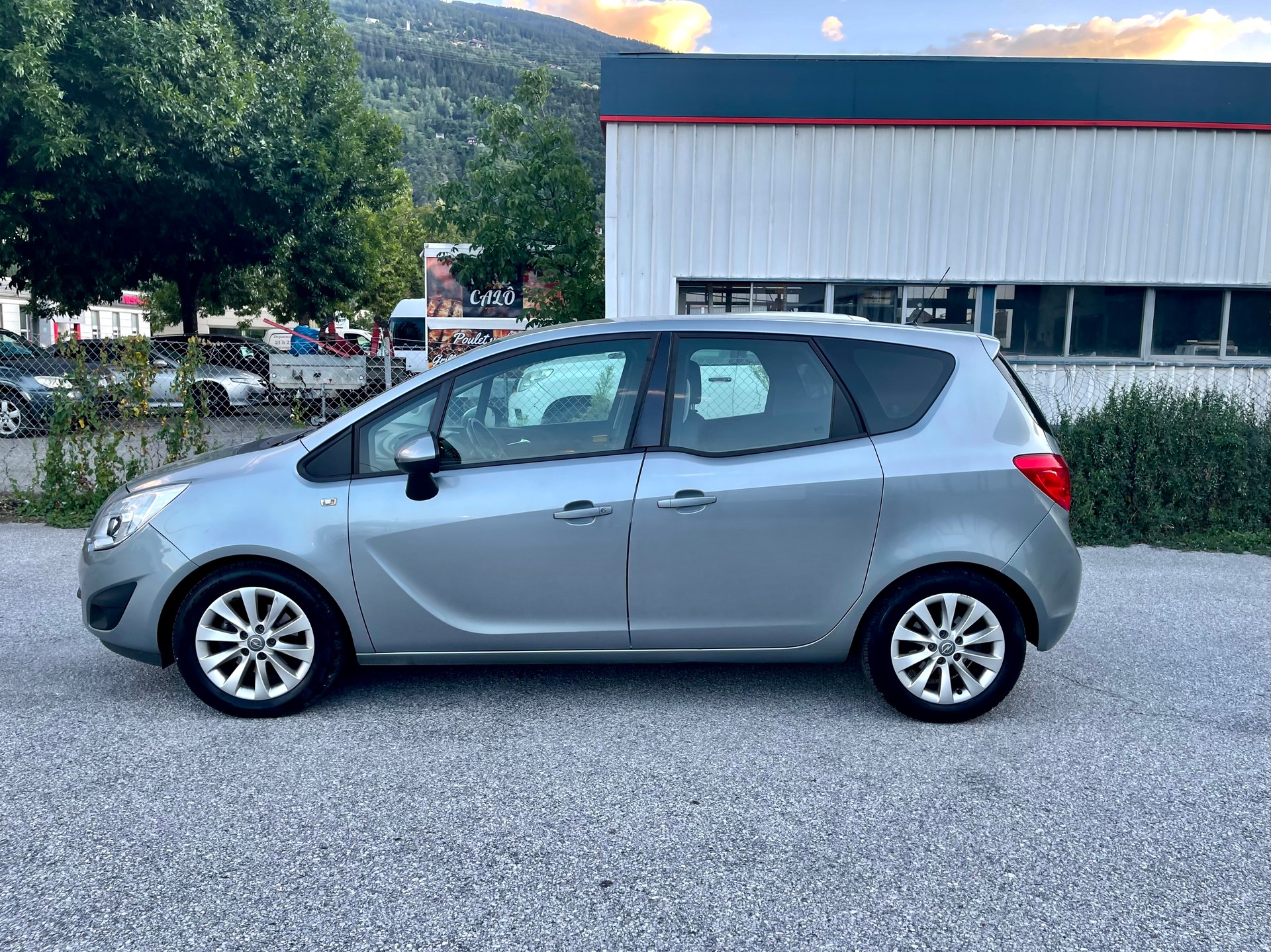 OPEL Meriva 1.4 Turbo Cosmo Automatic-image-12