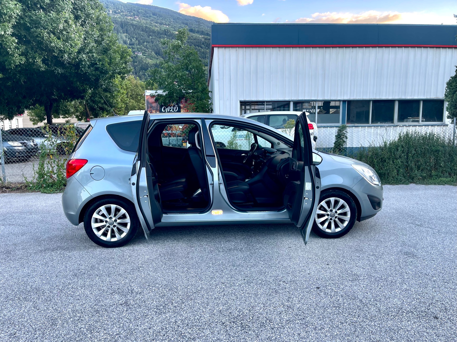 OPEL Meriva 1.4 Turbo Cosmo Automatic-image-21
