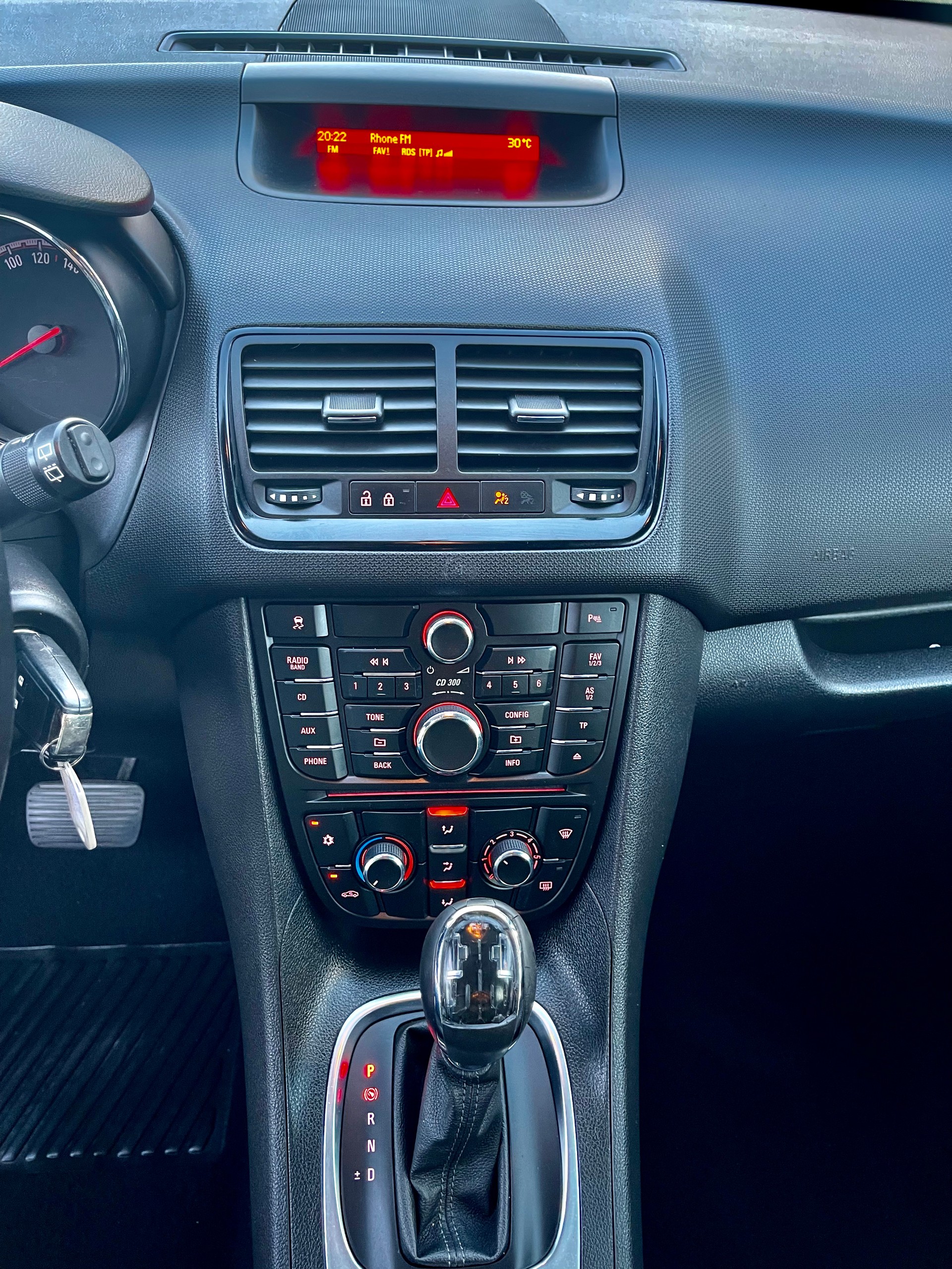 OPEL Meriva 1.4 Turbo Cosmo Automatic-image-25