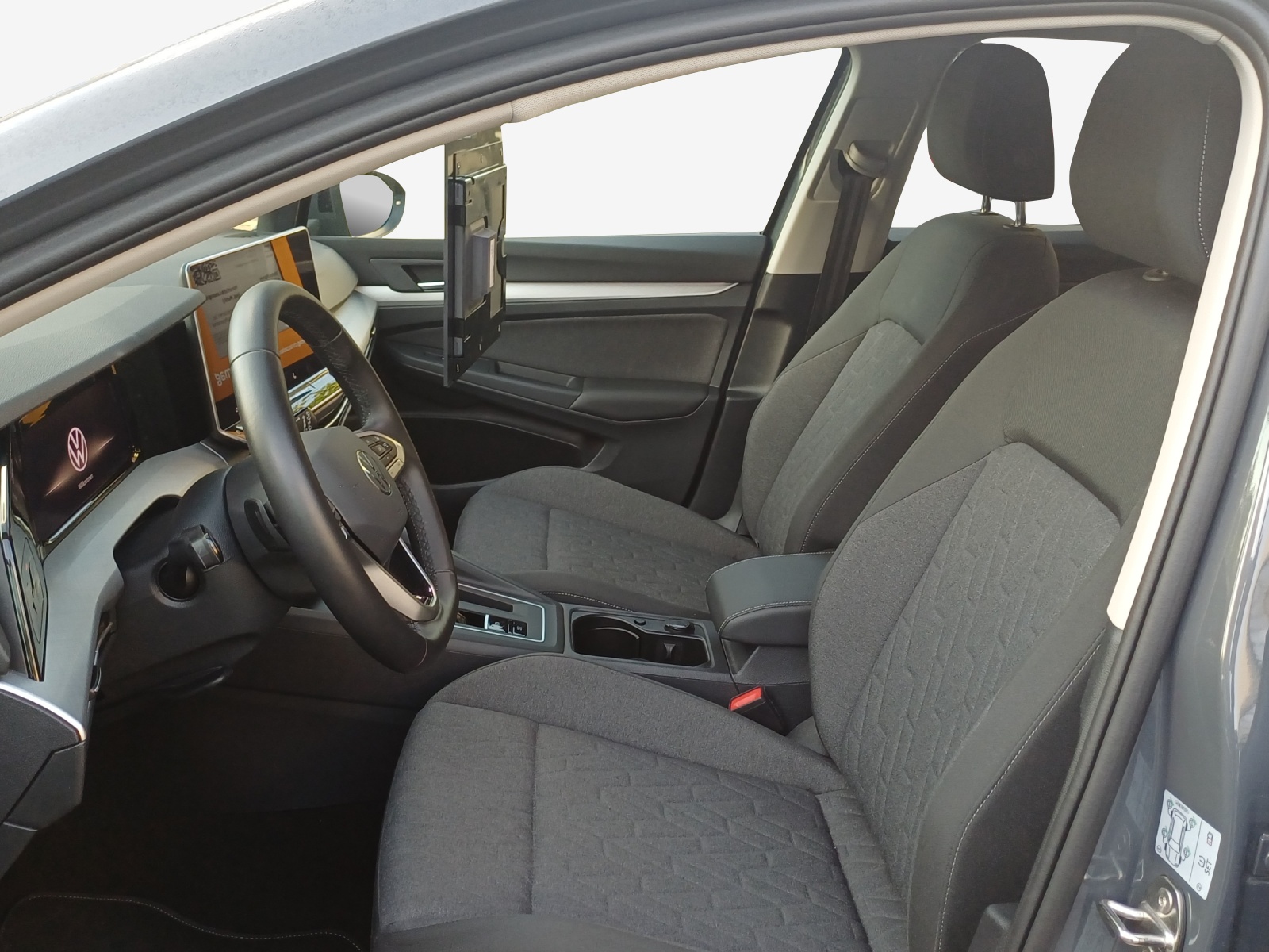 VW Golf 1.5 e TSI mHEV Life DSG-image-7