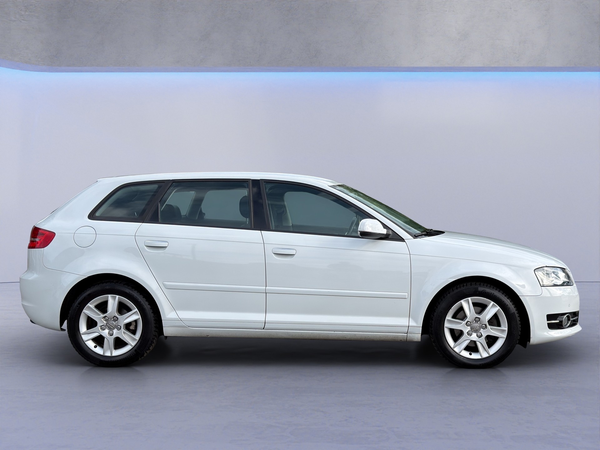 AUDI A3 Sportback 1.8 TFSI Ambiente S-tronic-image-1