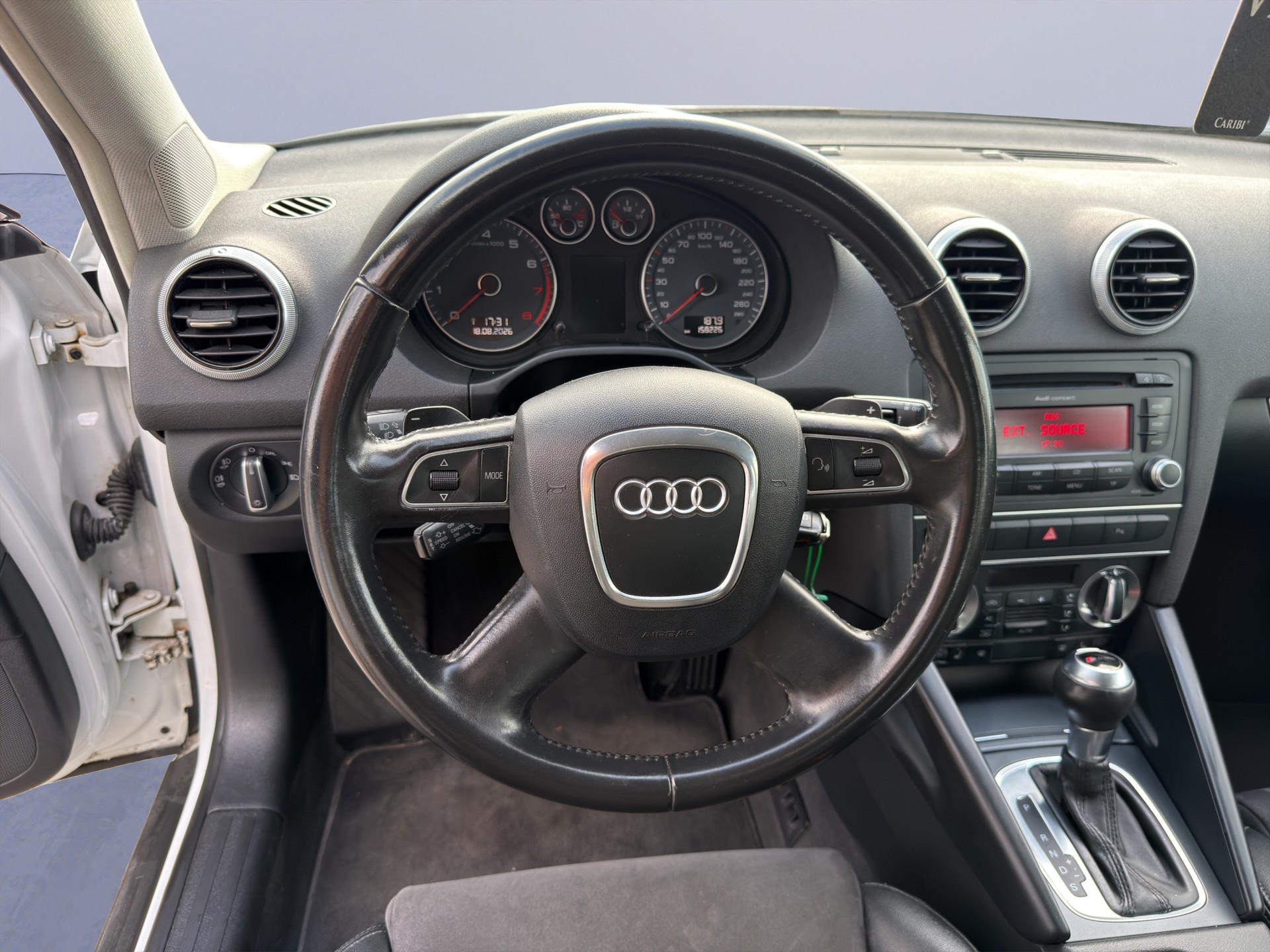 AUDI A3 Sportback 1.8 TFSI Ambiente S-tronic-image-9