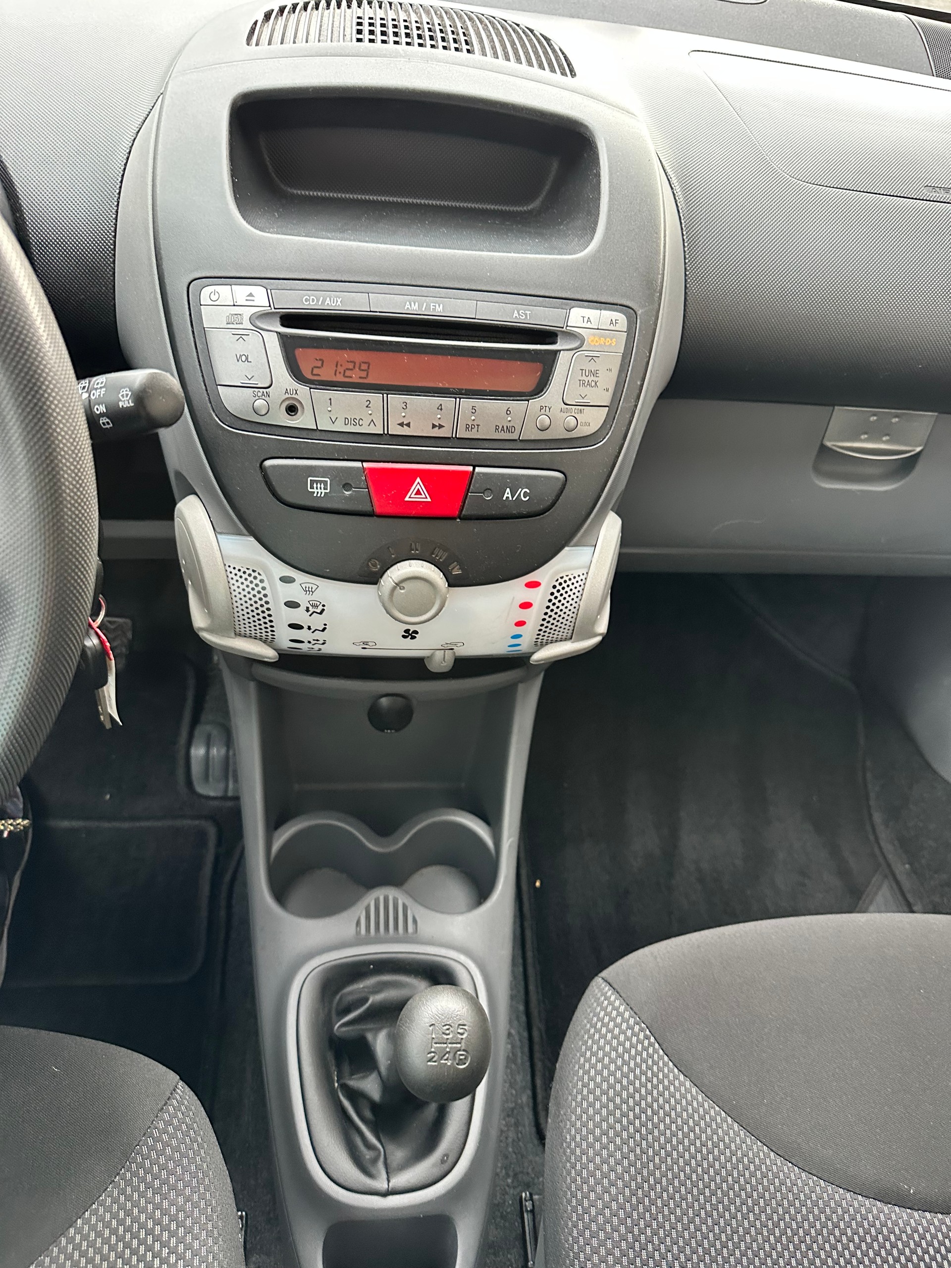 TOYOTA Aygo 1.0 Linea Terra-image-11