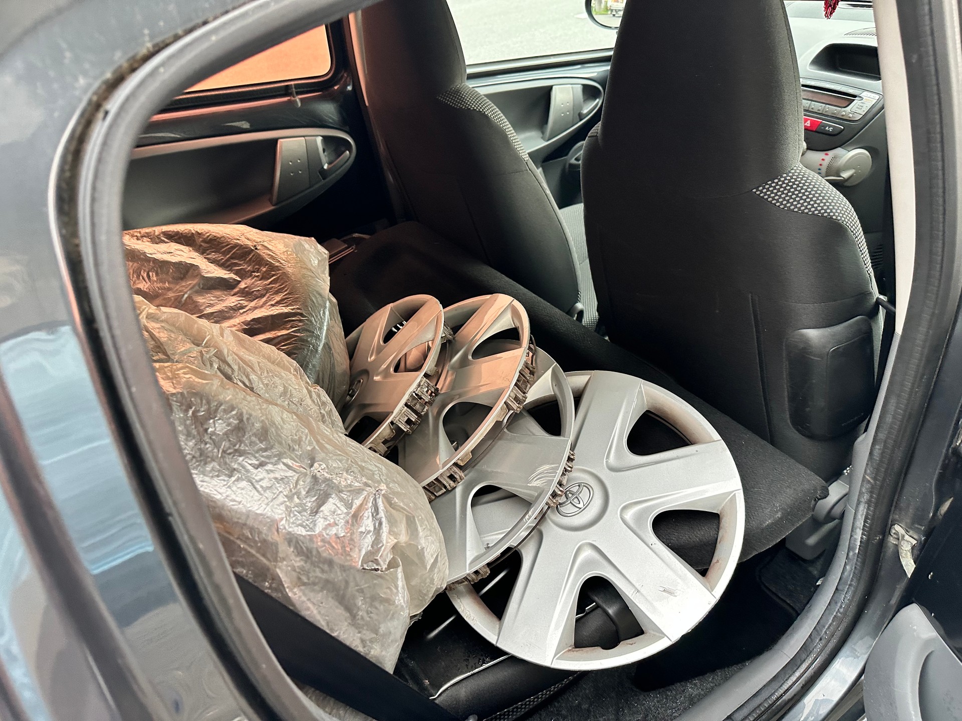 TOYOTA Aygo 1.0 Linea Terra-image-14