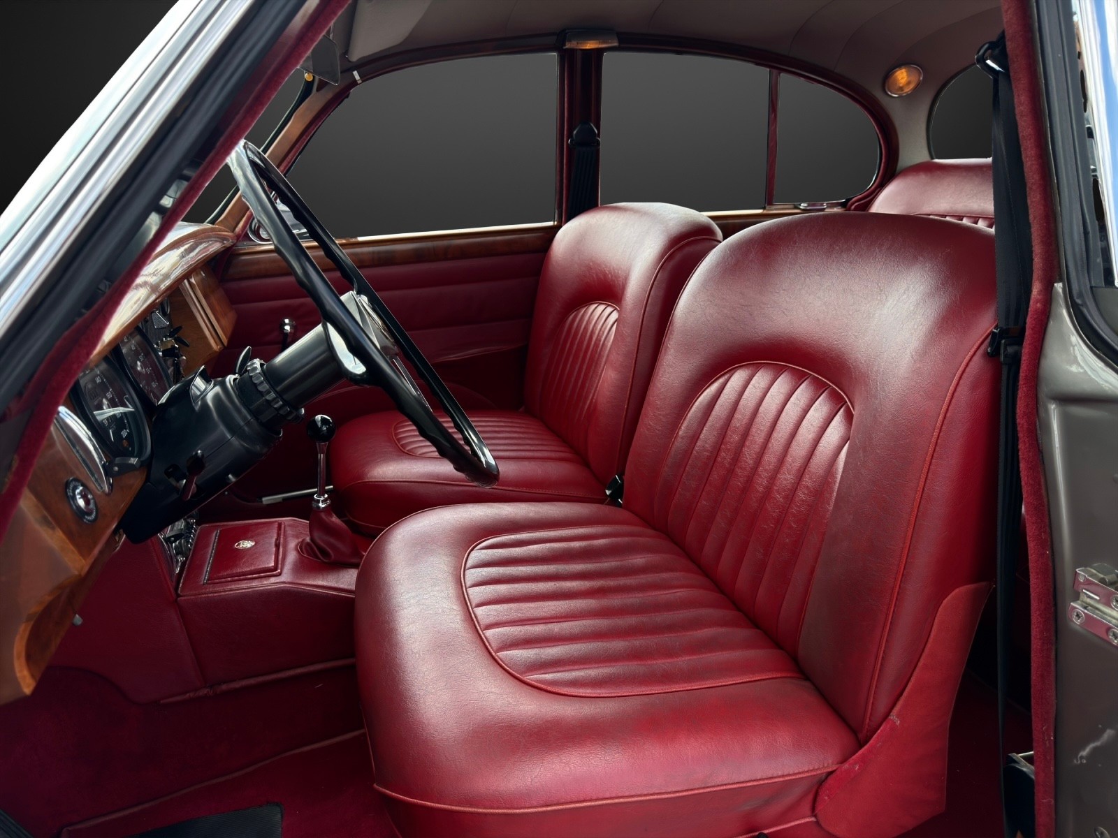 JAGUAR MK2 240 Overdrive-image-6