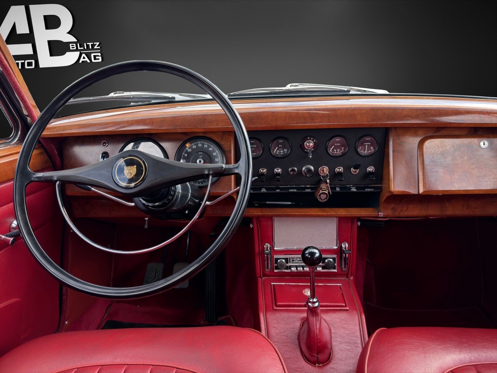 JAGUAR MK2 240 Overdrive-image-10