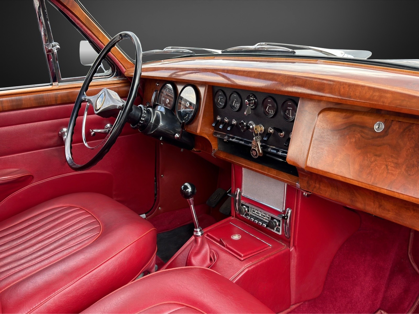 JAGUAR MK2 240 Overdrive-image-9
