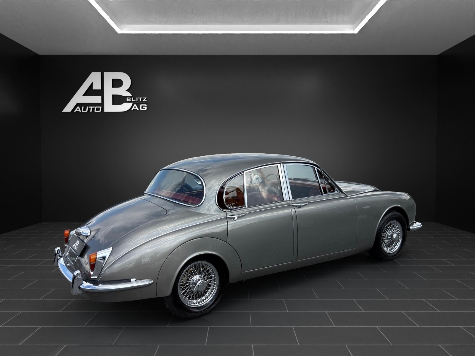 JAGUAR MK2 240 Overdrive-image-4