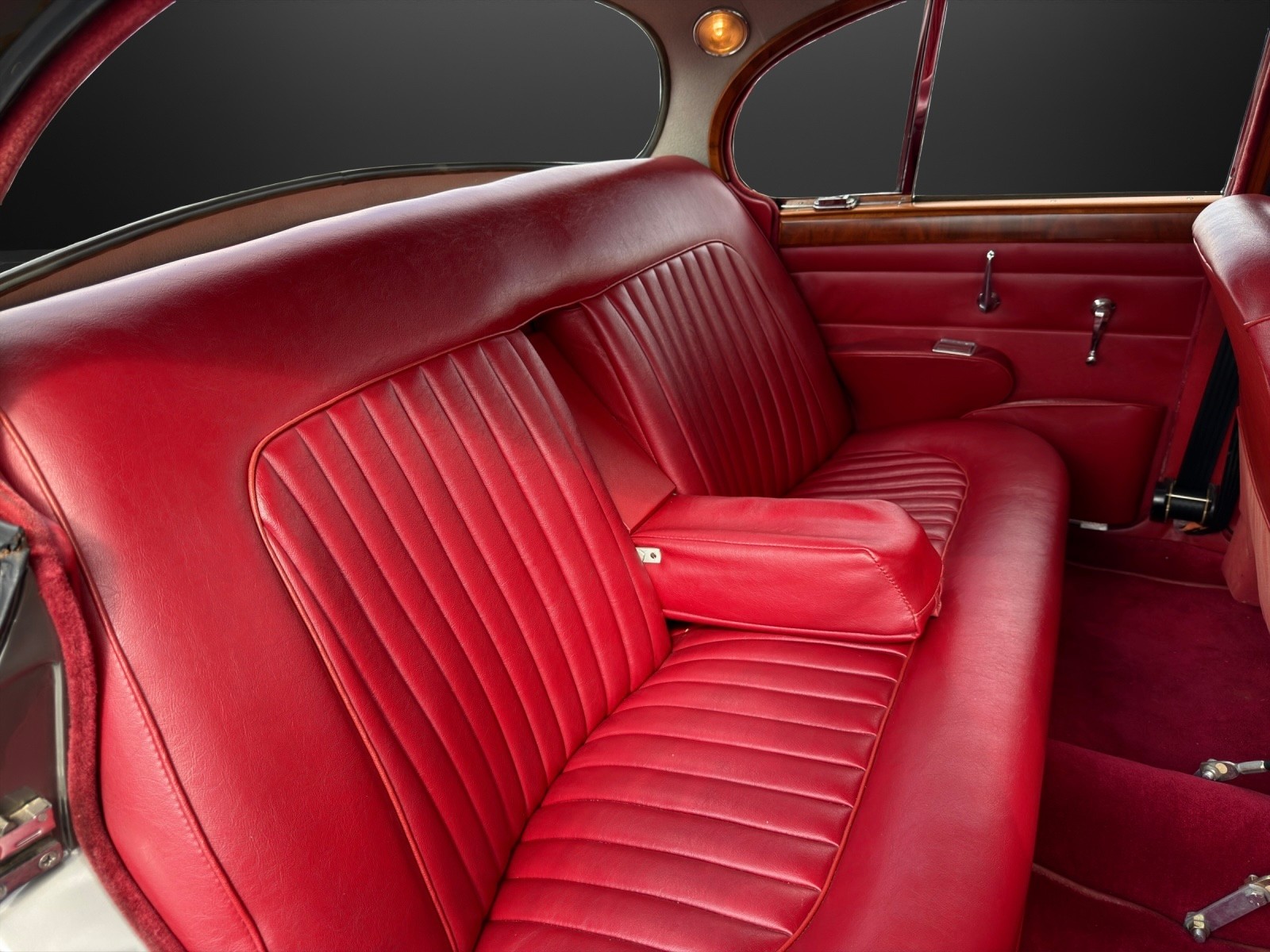 JAGUAR MK2 240 Overdrive-image-11