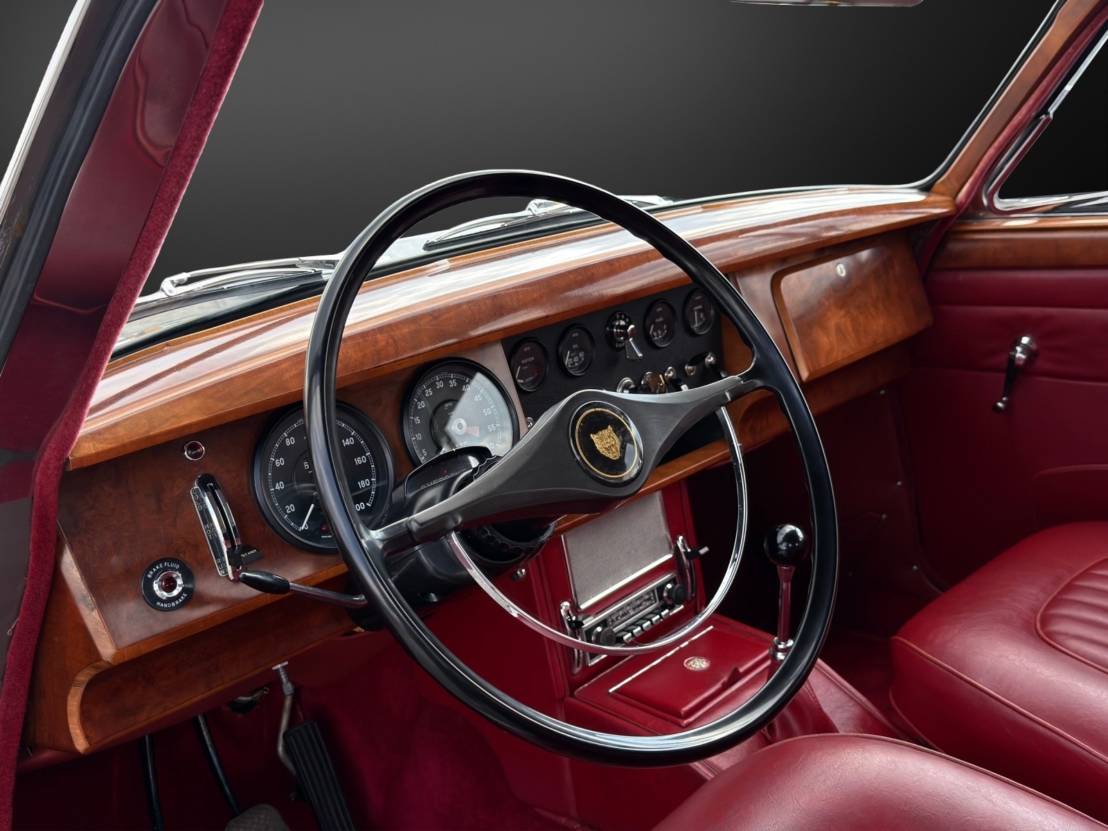 JAGUAR MK2 240 Overdrive-image-7