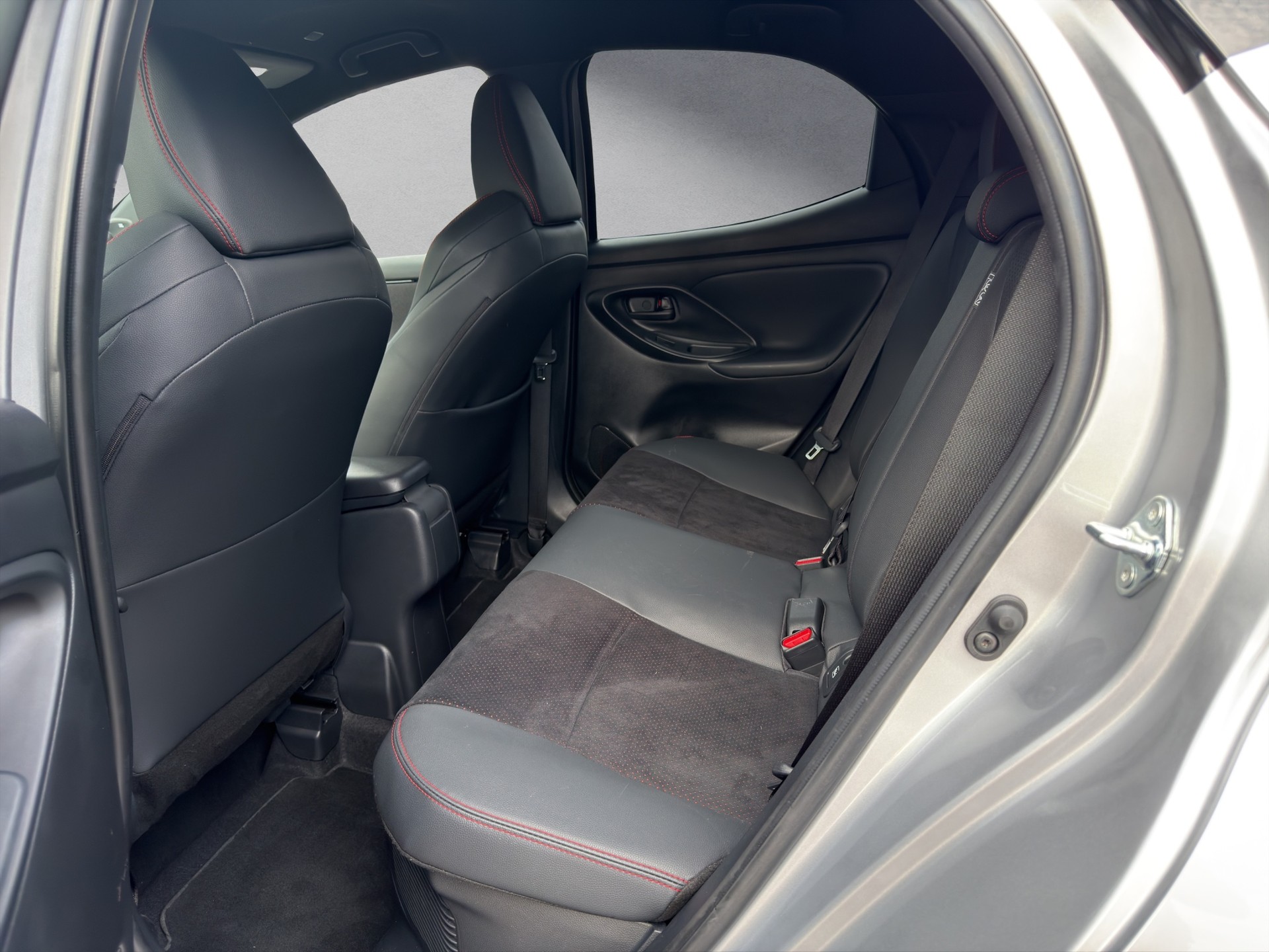TOYOTA Yaris 1.5 VVT-i HSD GR Sport-image-8