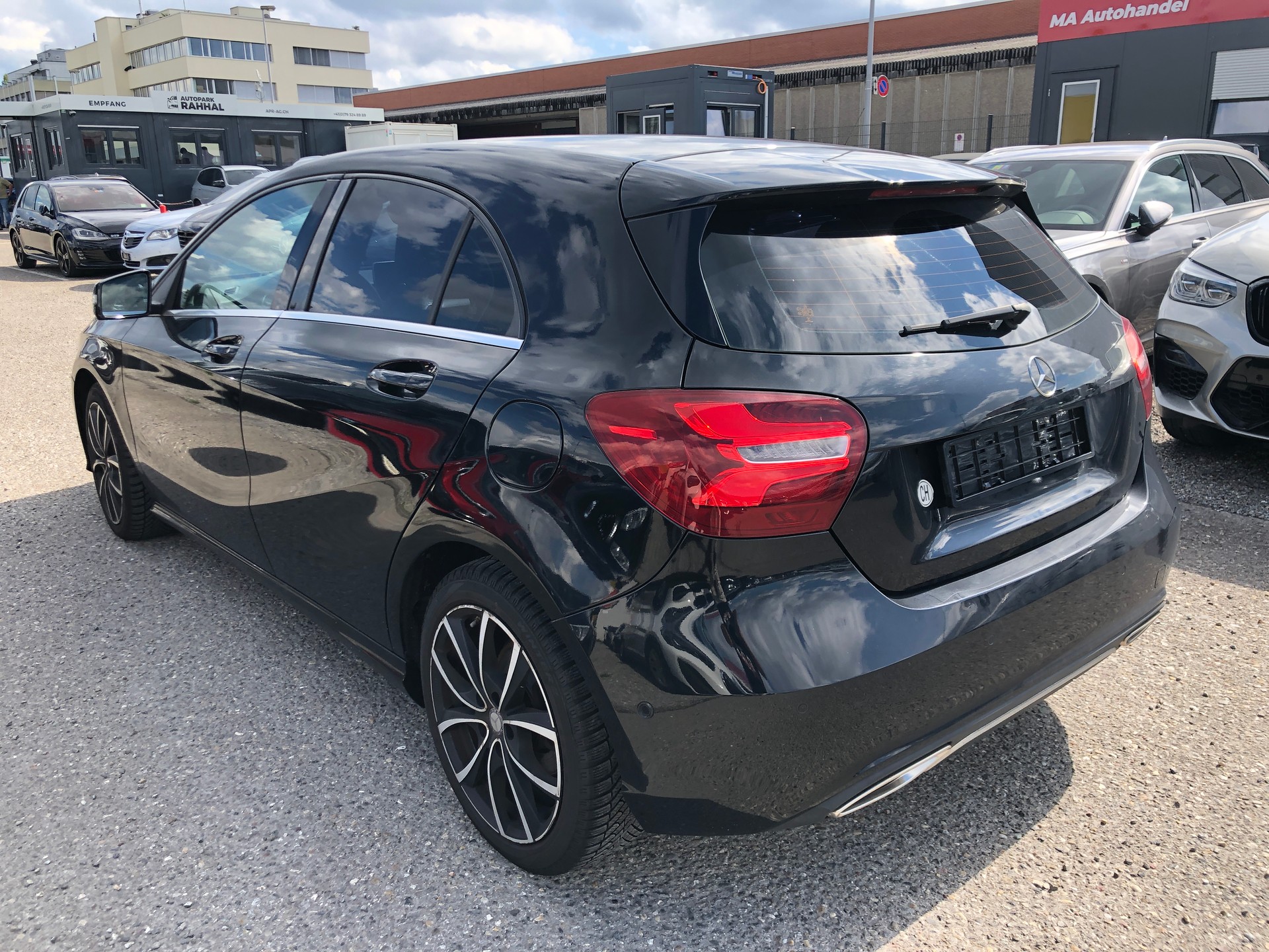 MERCEDES-BENZ A 180-image-5