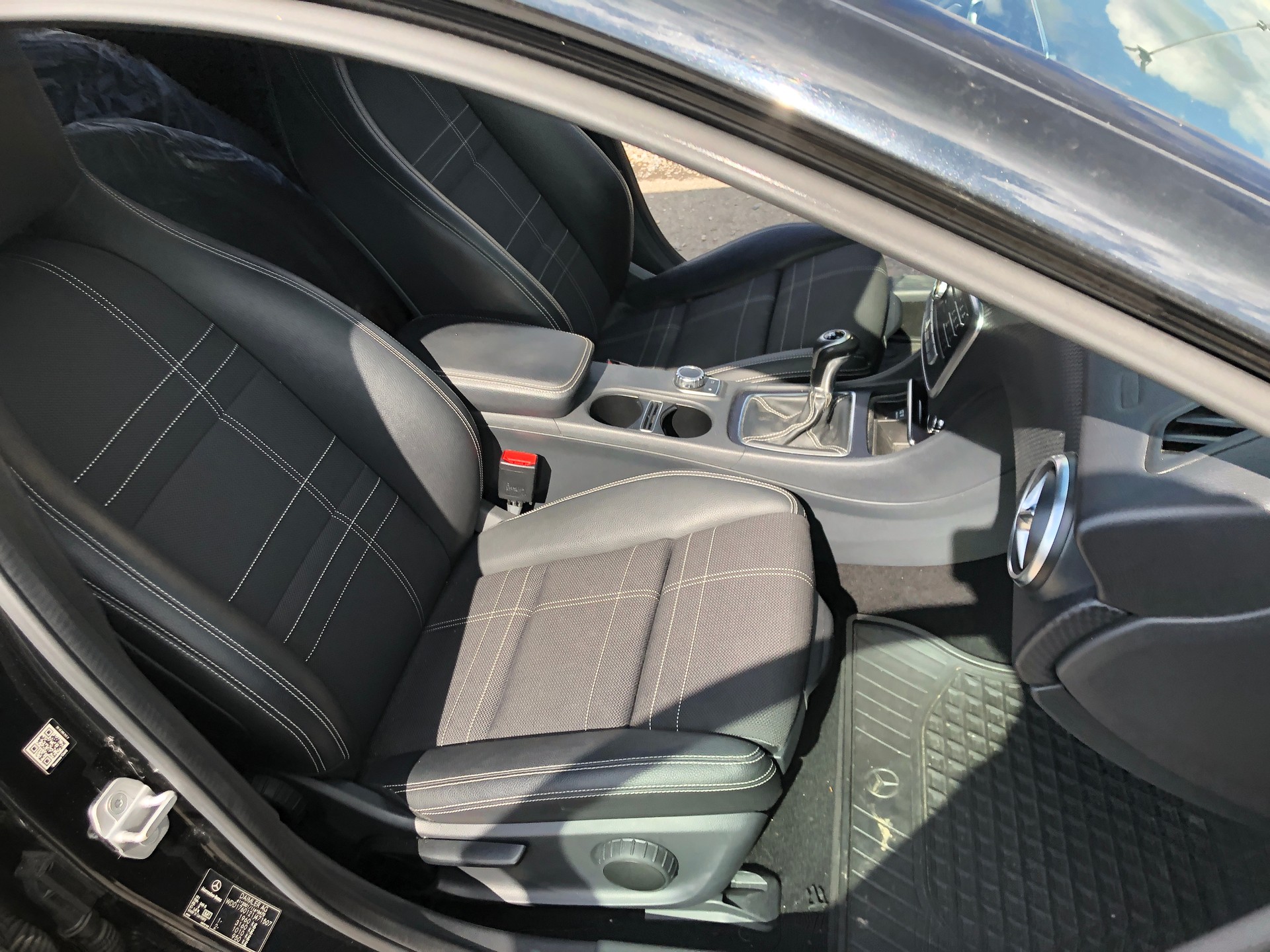 MERCEDES-BENZ A 180-image-9