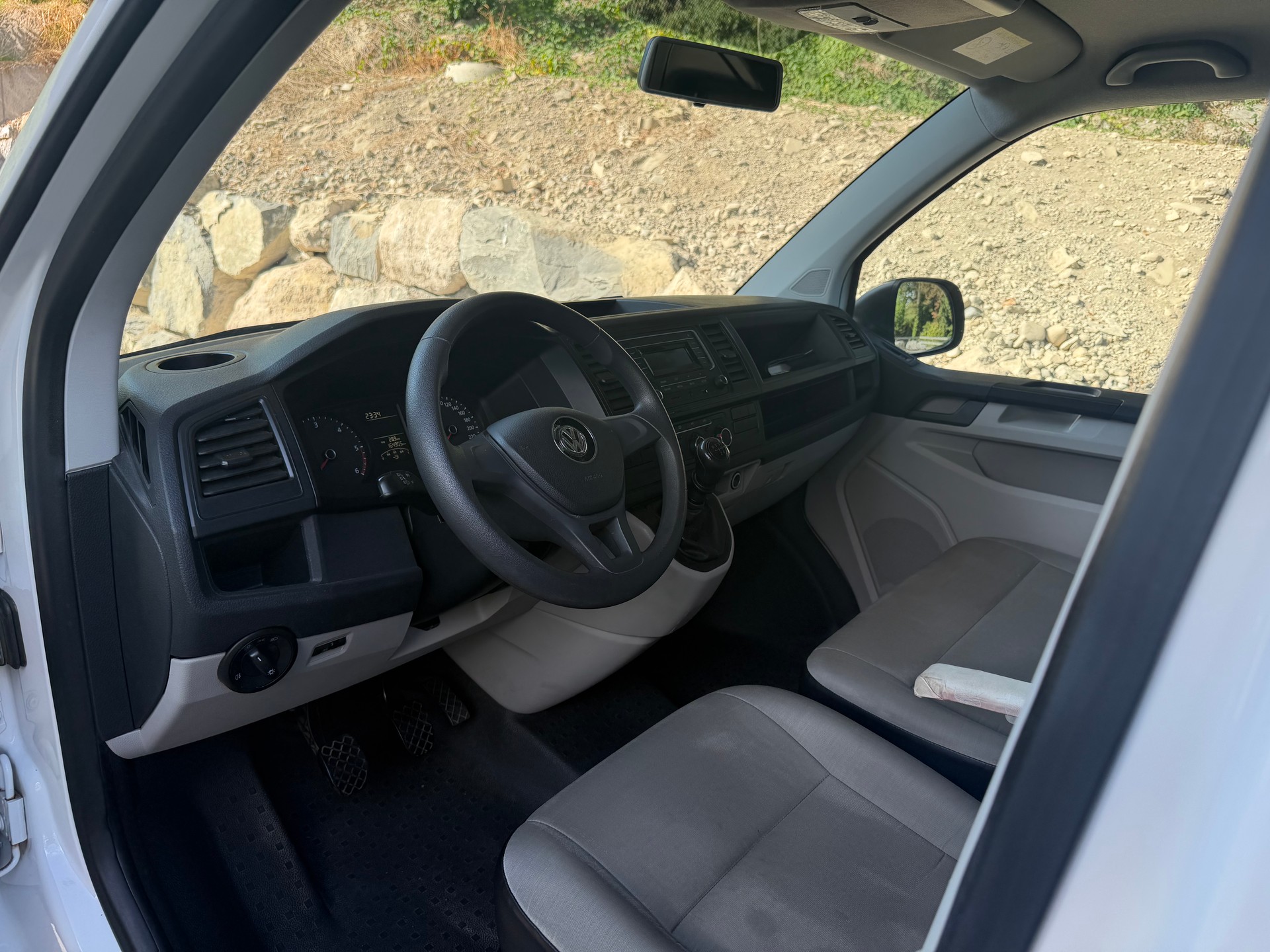 VW T6 2.0 TDI Entry-image-6