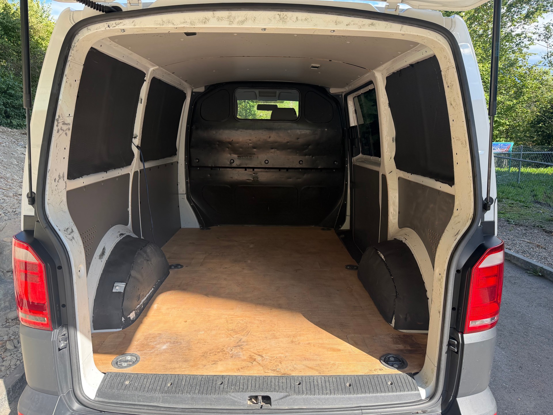 VW T6 2.0 TDI Entry-image-12