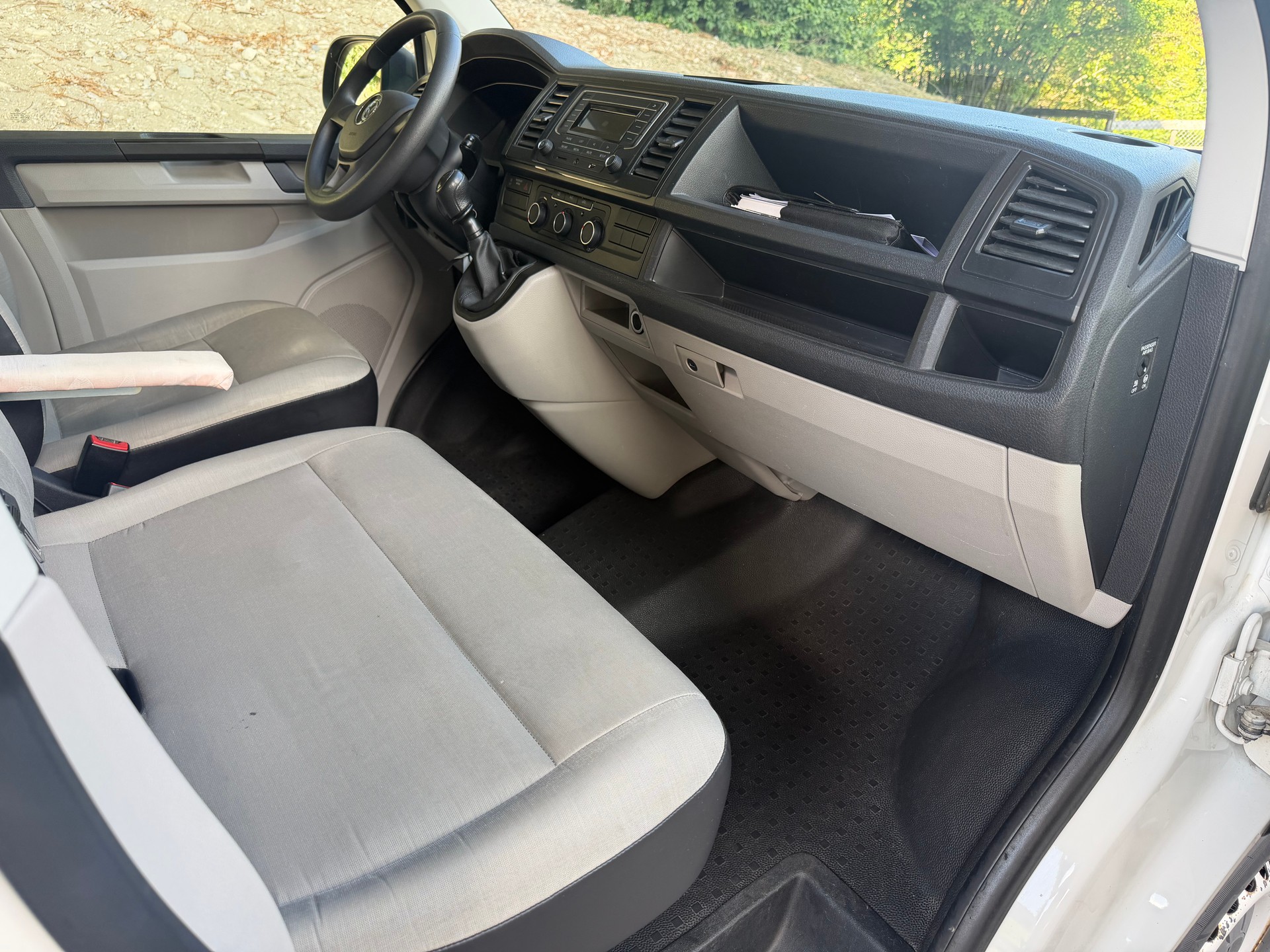 VW T6 2.0 TDI Entry-image-8
