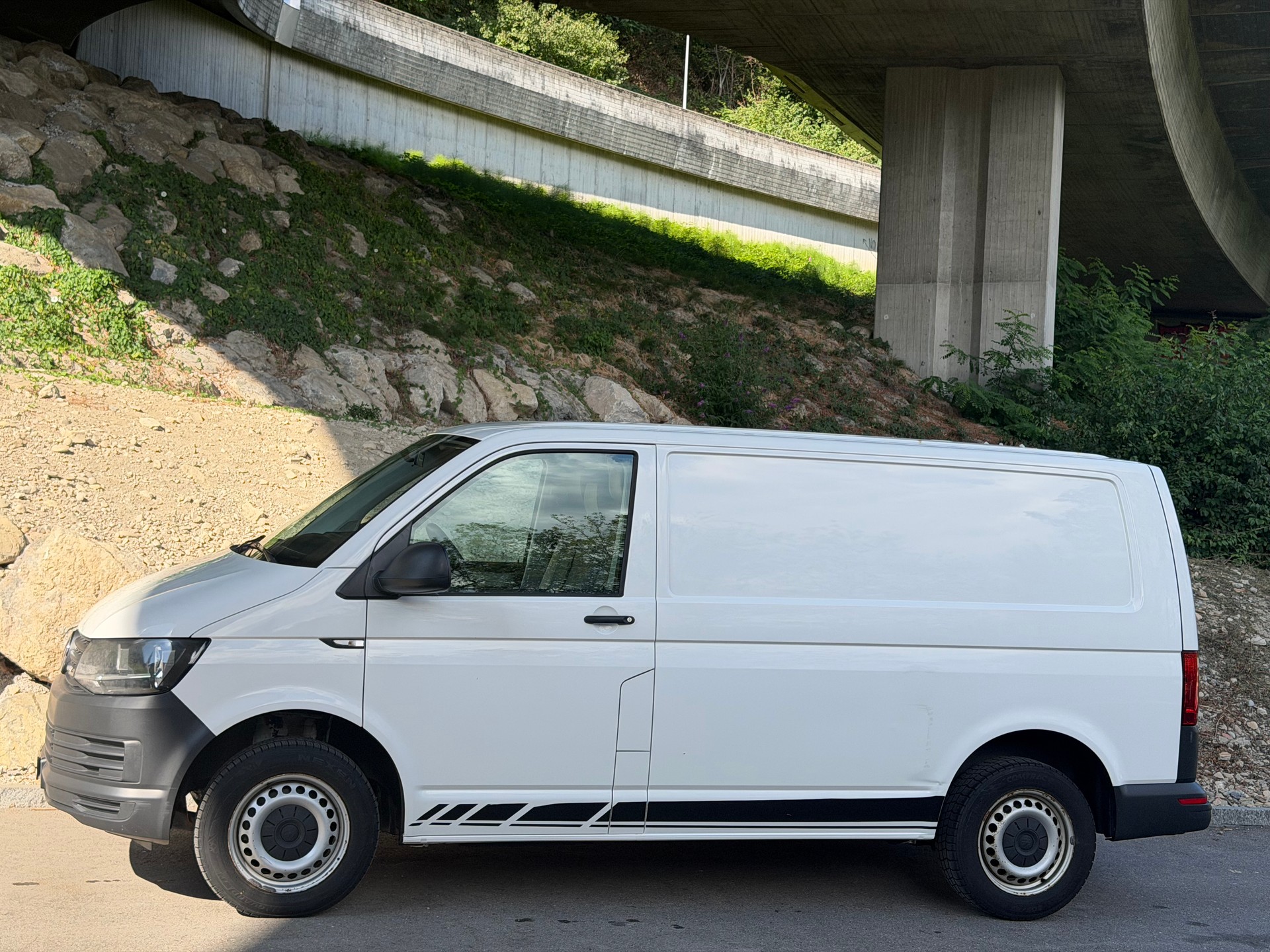 VW T6 2.0 TDI Entry-image-2