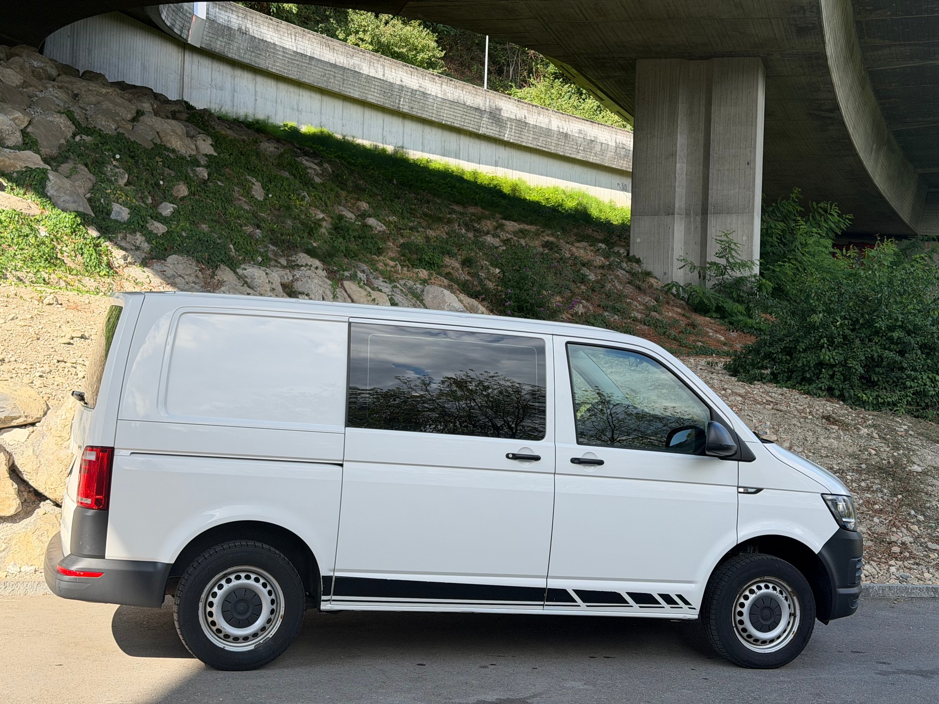 VW T6 2.0 TDI Entry-image-5