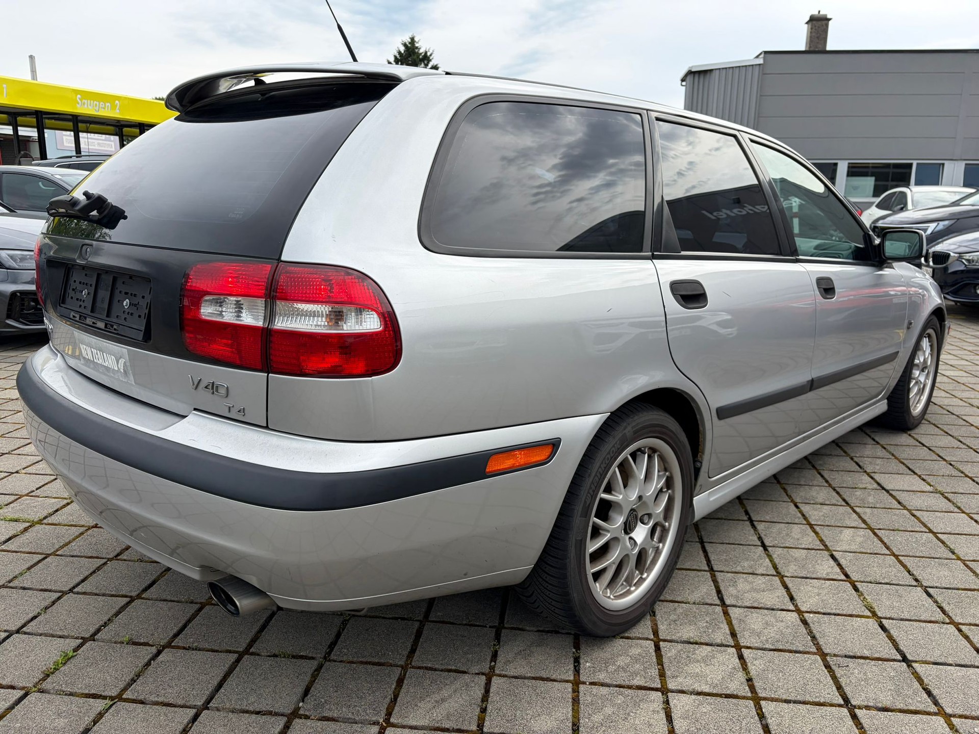 VOLVO V40 2.0-image-8