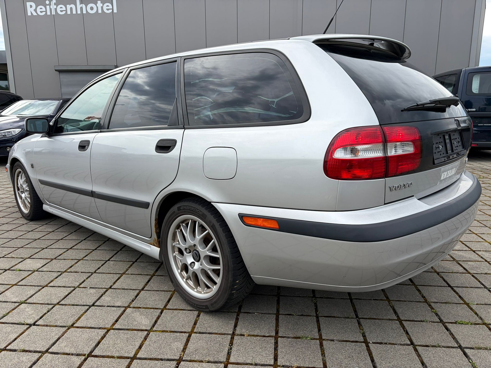 VOLVO V40 2.0-image-5