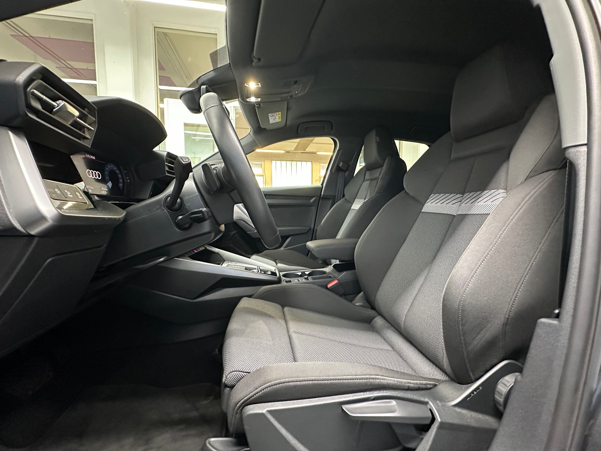 AUDI A3 Sportback 35 TFSI S line S-tronic-image-7
